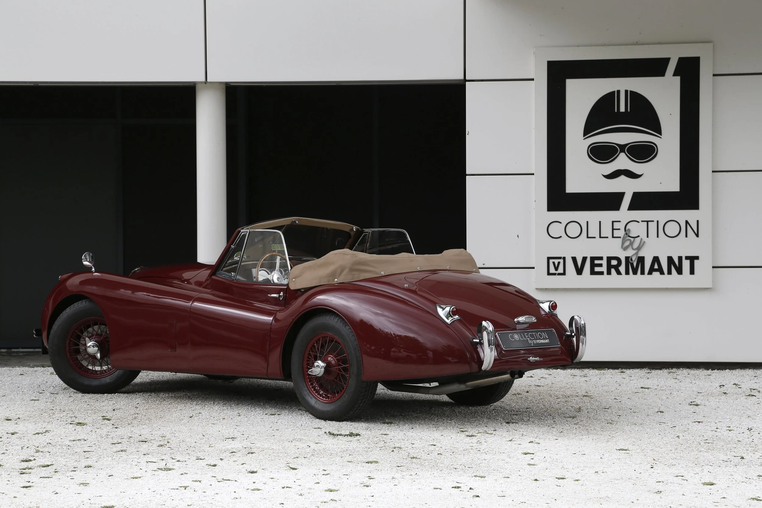 Jaguar XK120 DHC (3).JPG