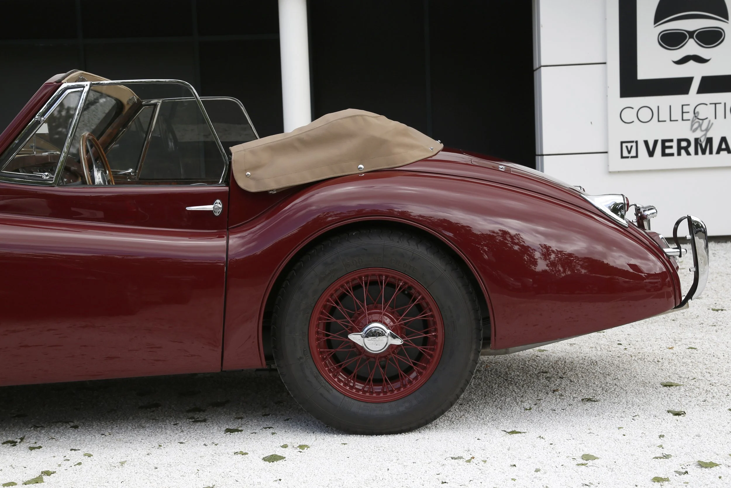 Jaguar XK120 DHC (18).JPG