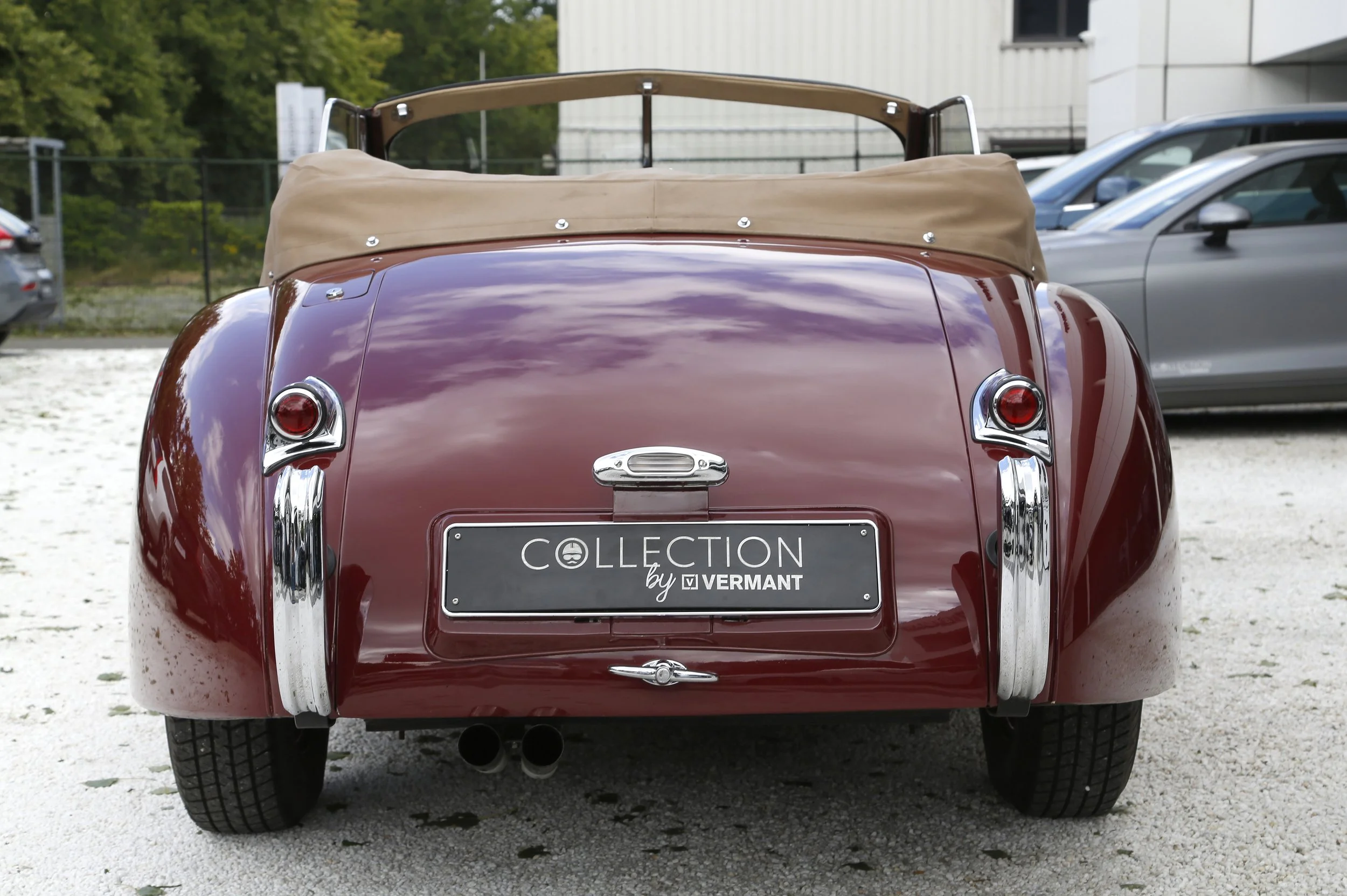 Jaguar XK120 DHC (14).JPG