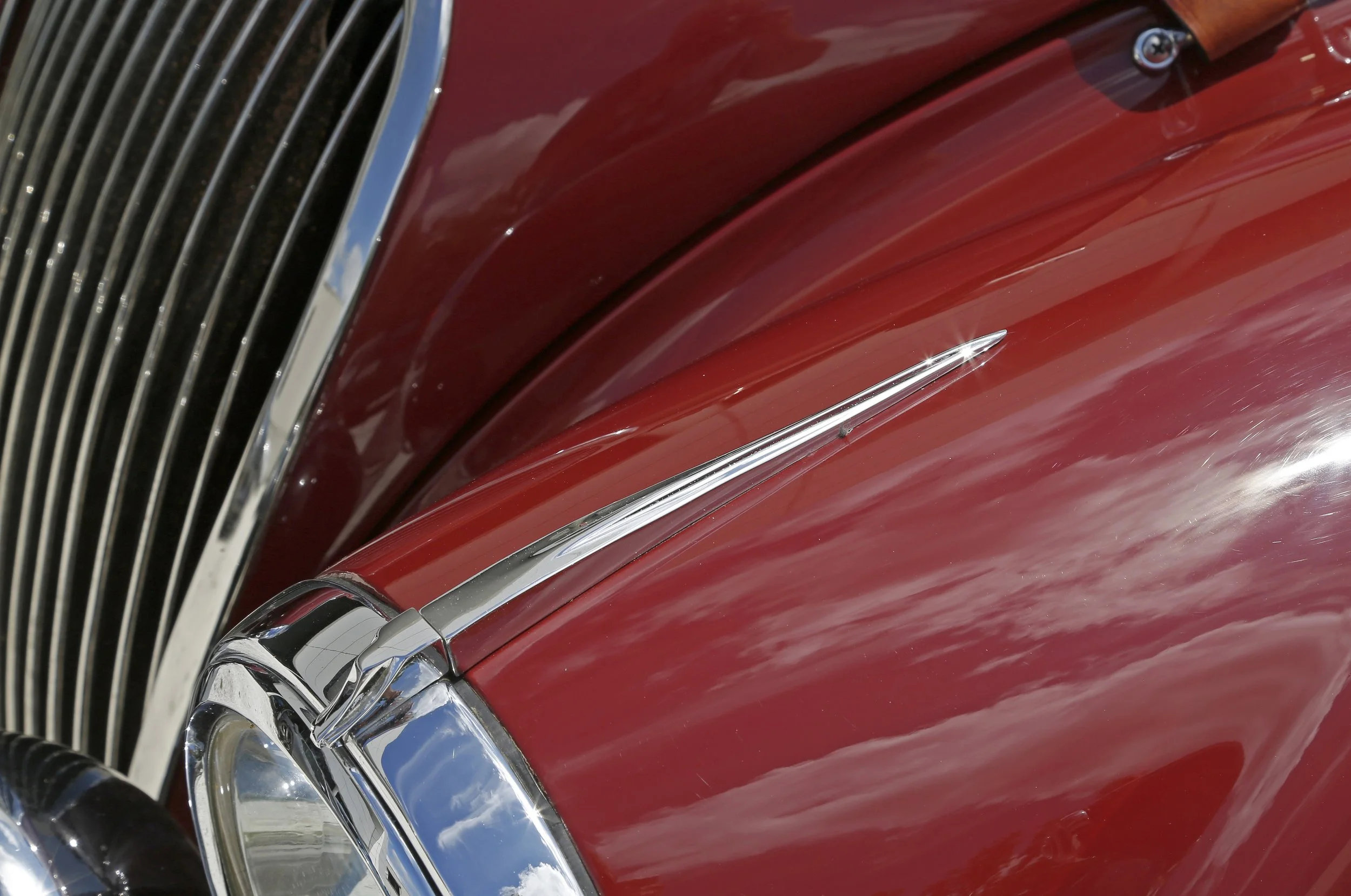 Jaguar XK120 DHC (32).JPG