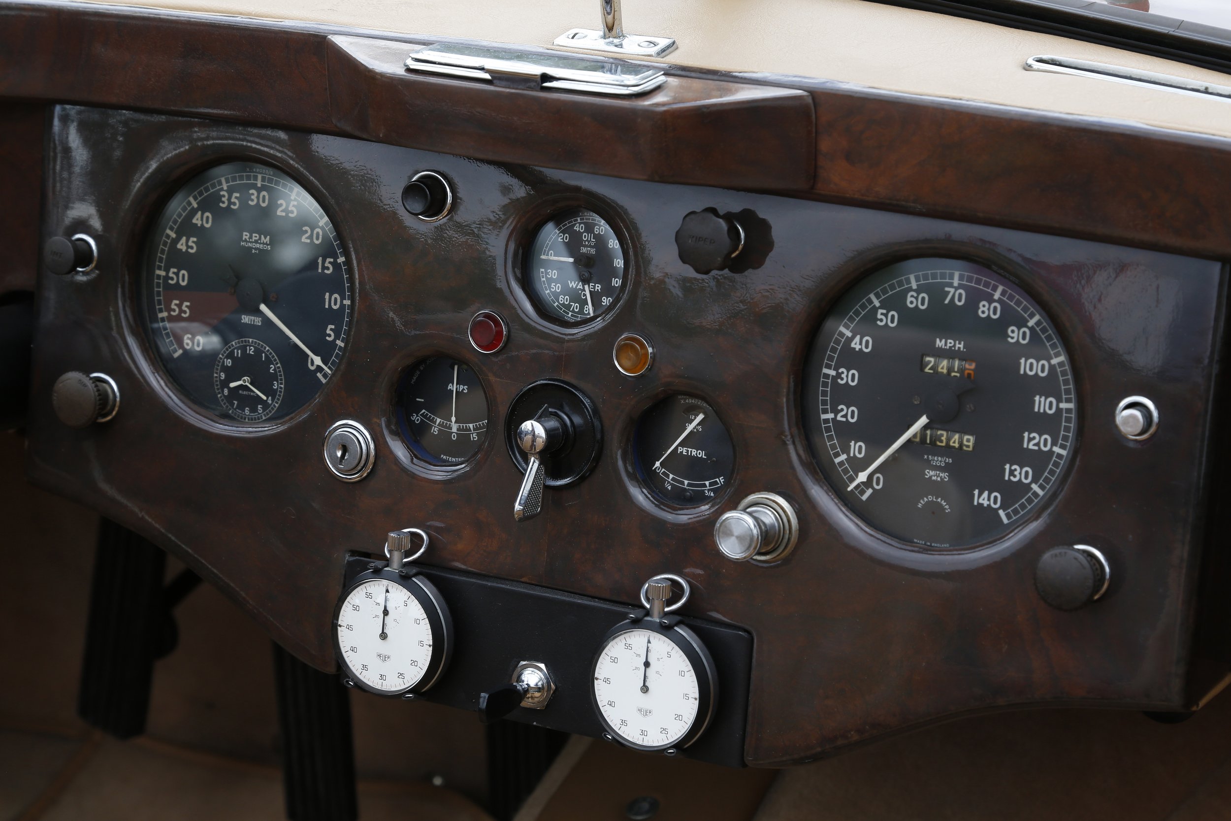 Jaguar XK120 DHC (35).JPG