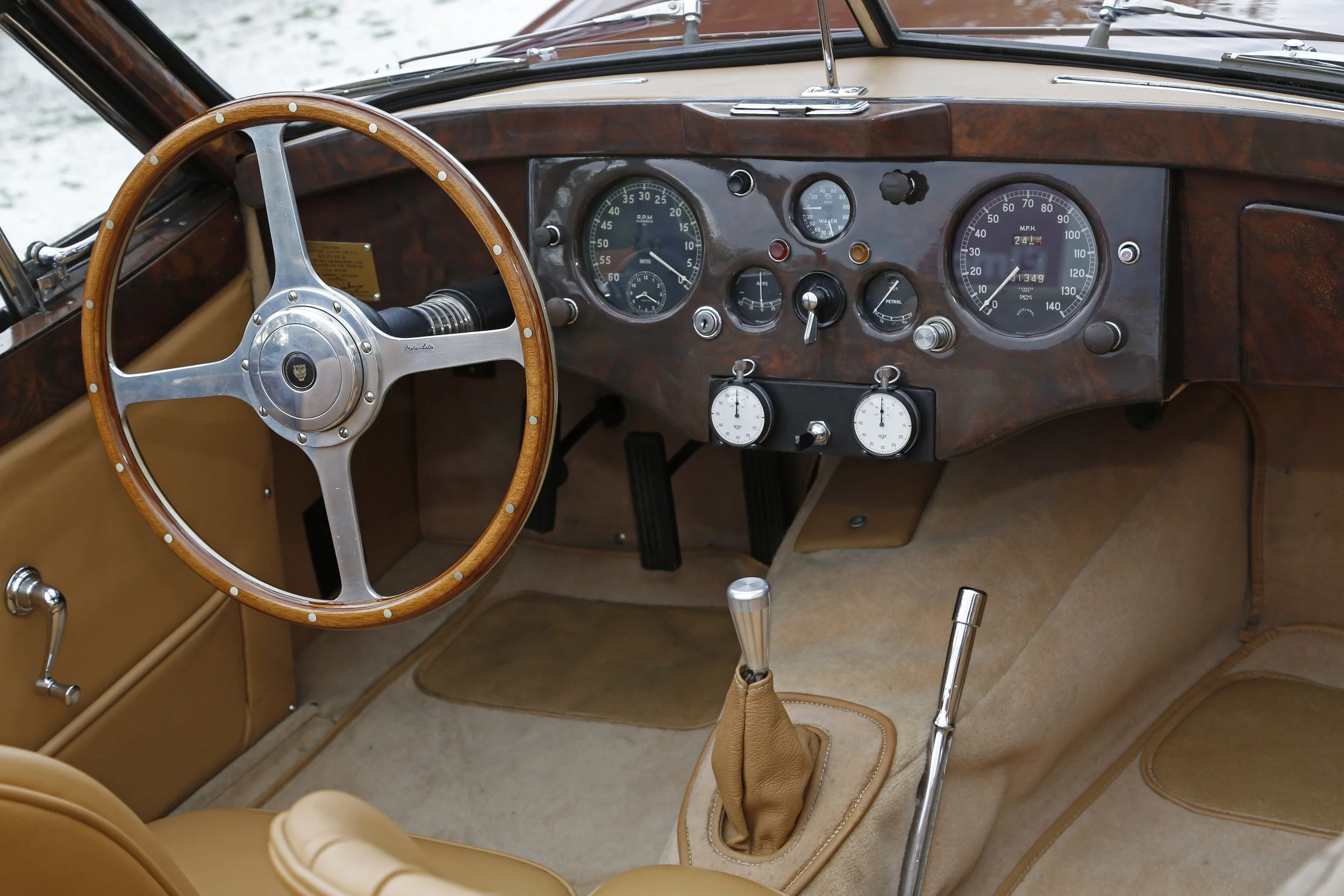 Jaguar XK120 DHC (36).JPG