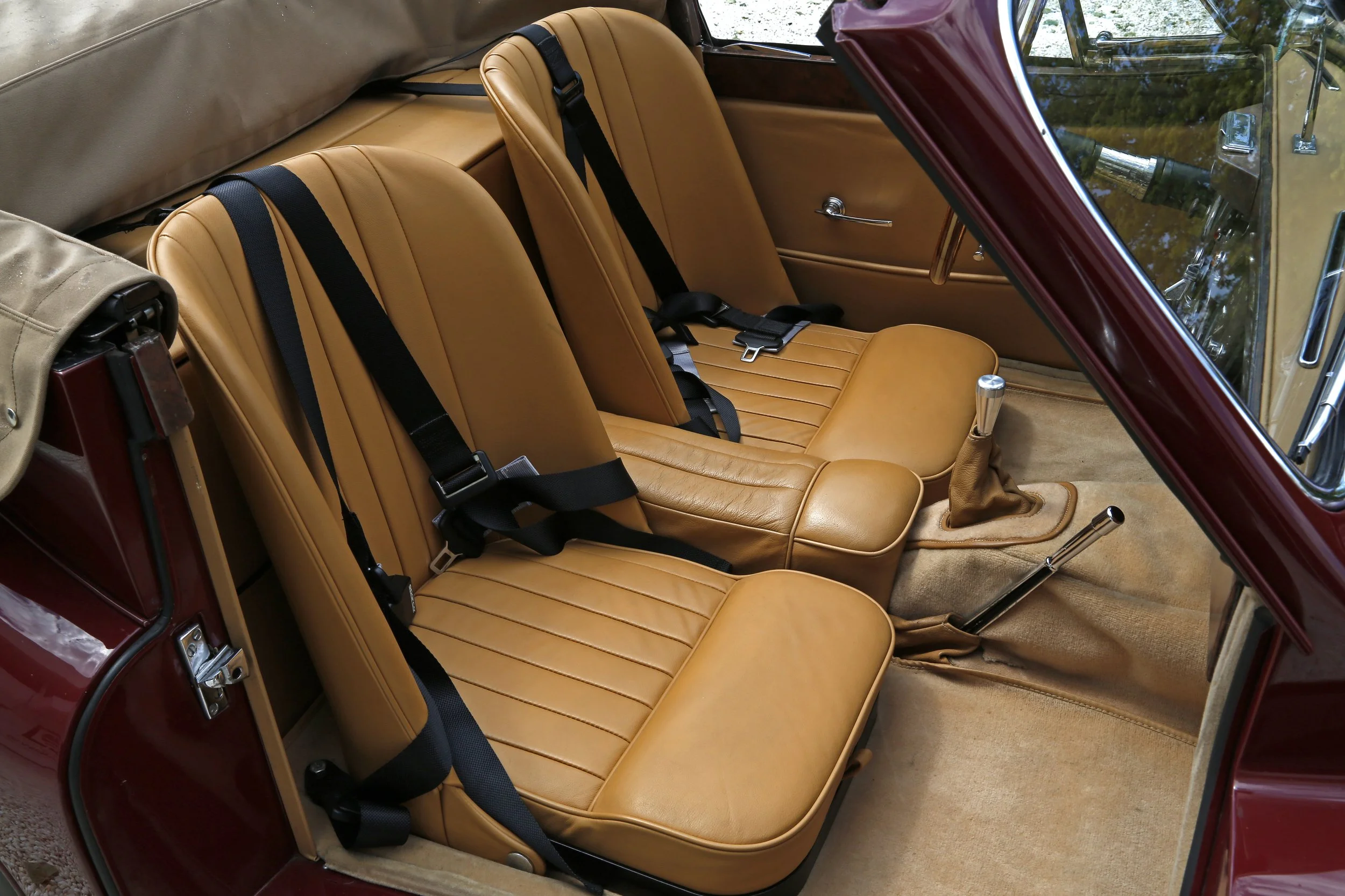 Jaguar XK120 DHC (41).JPG