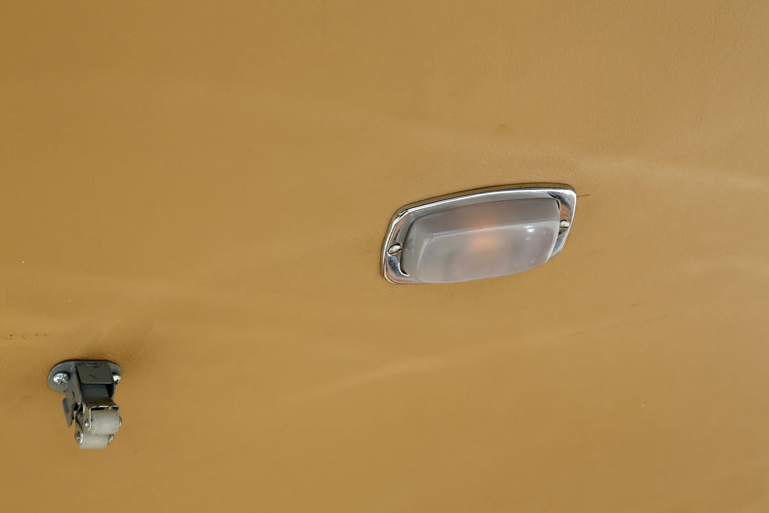 Jaguar XK120 DHC (47).JPG