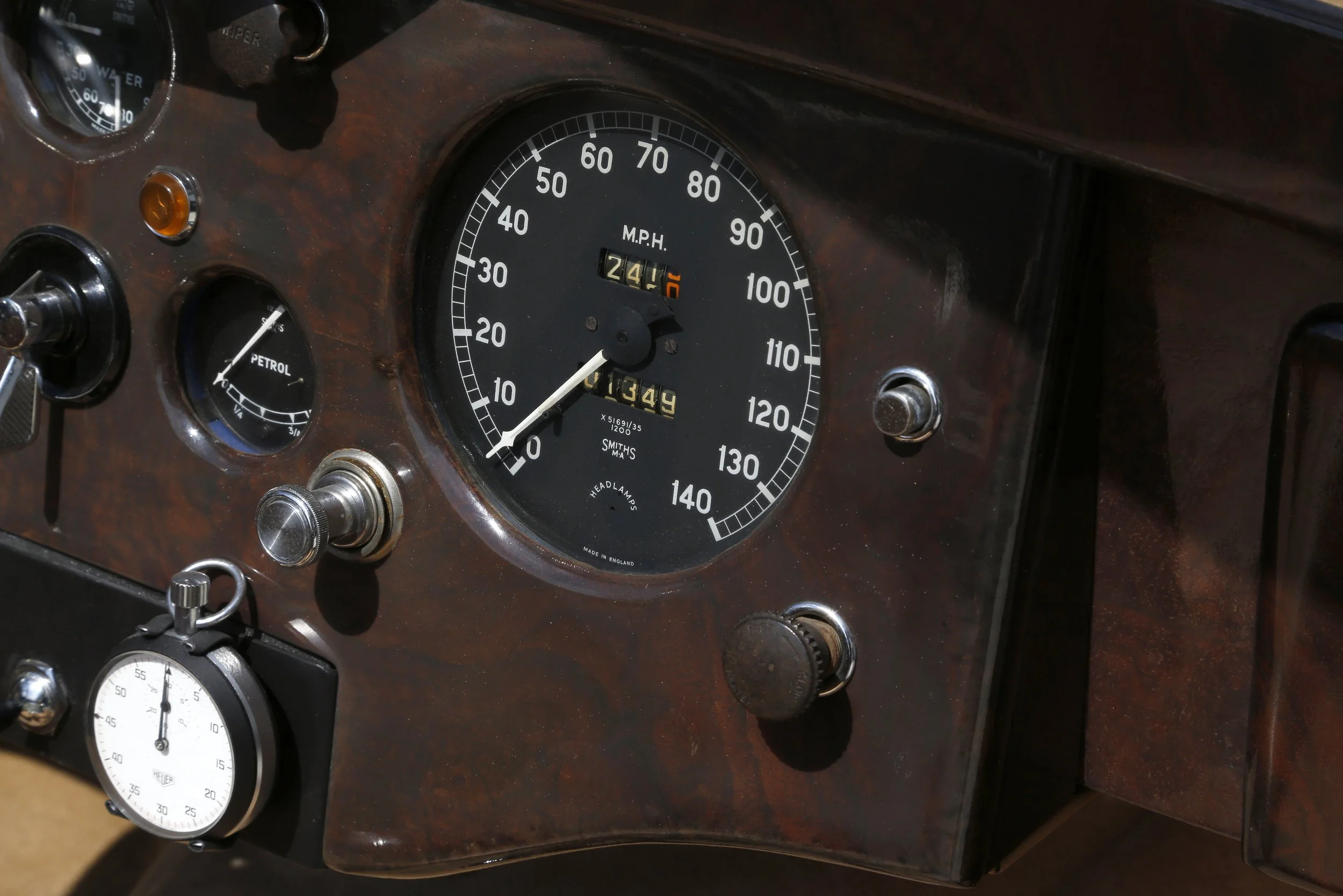 Jaguar XK120 DHC (42).JPG