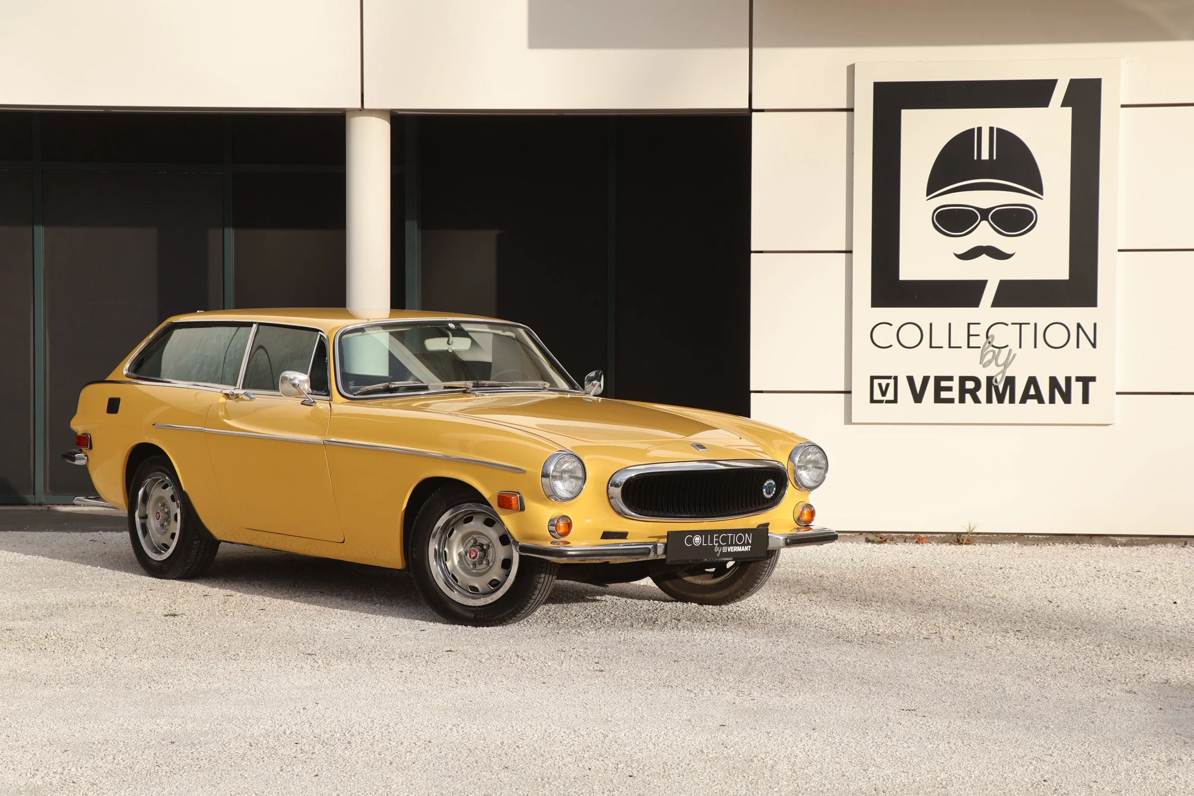 Volvo P1800 ES (1).JPG