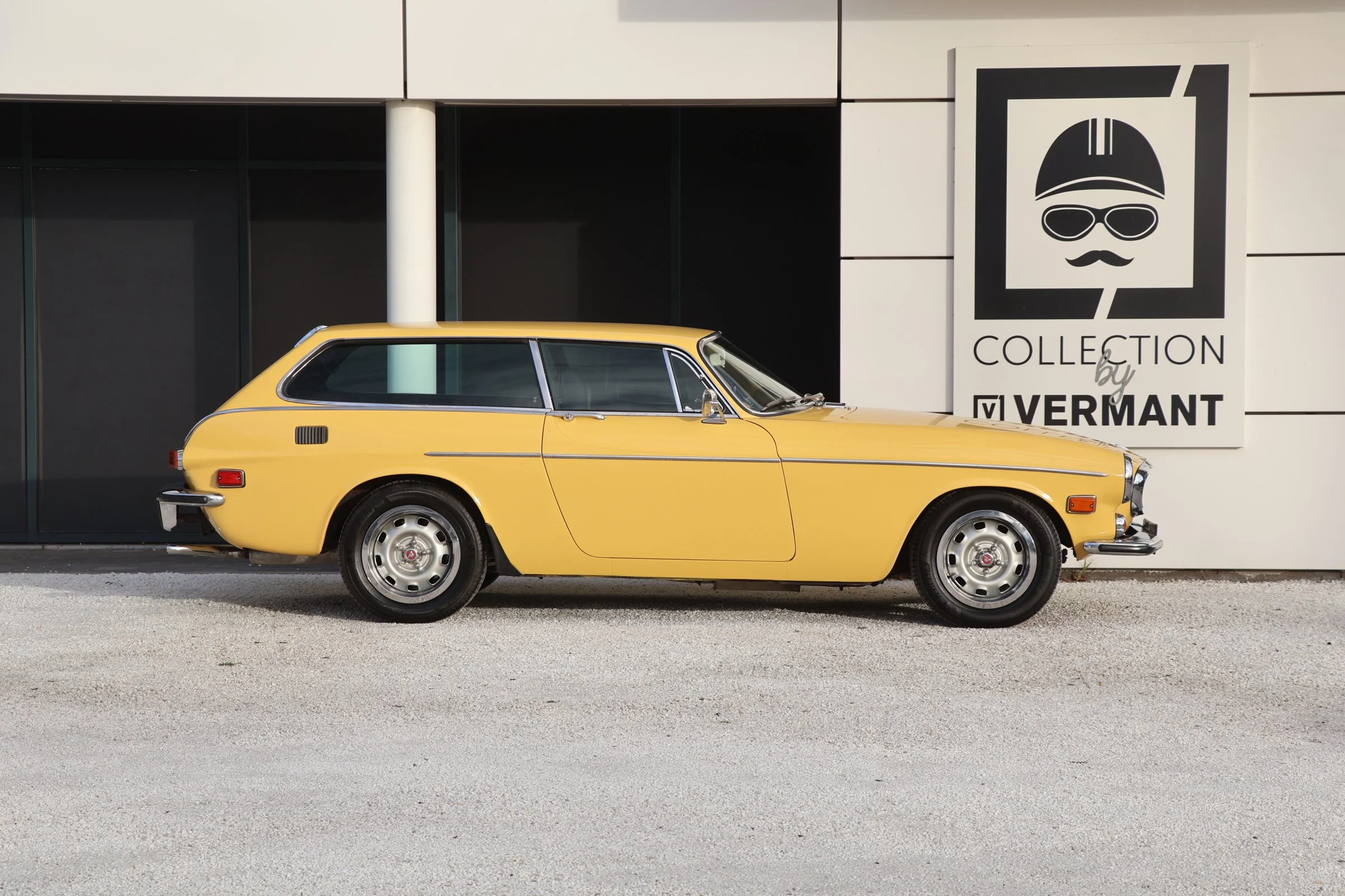 Volvo P1800 ES (2).JPG