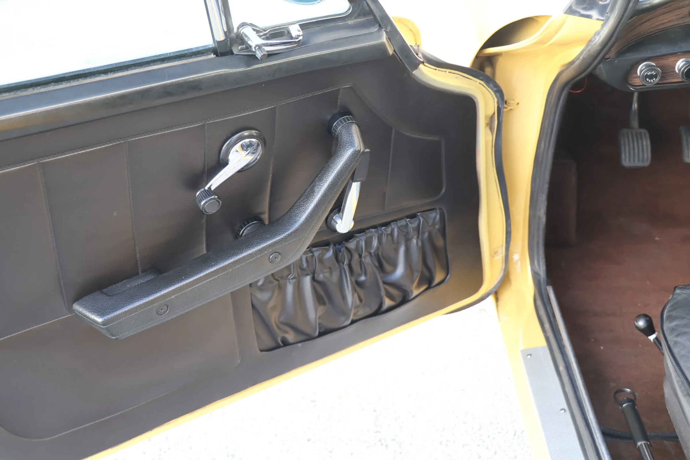 Volvo P1800 ES (55).JPG