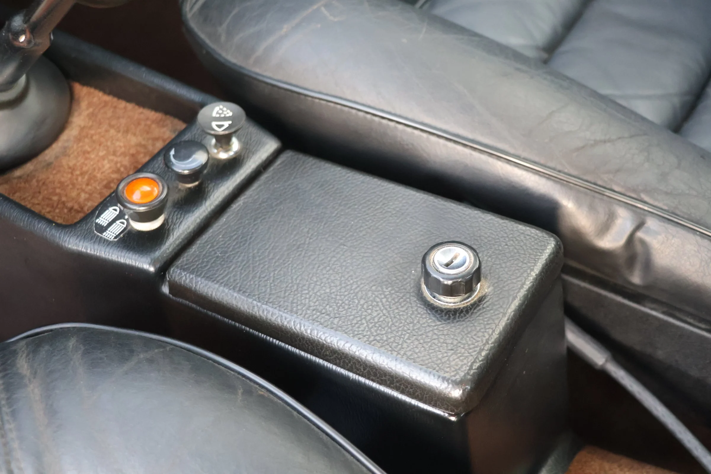 Volvo P1800 ES (68).JPG