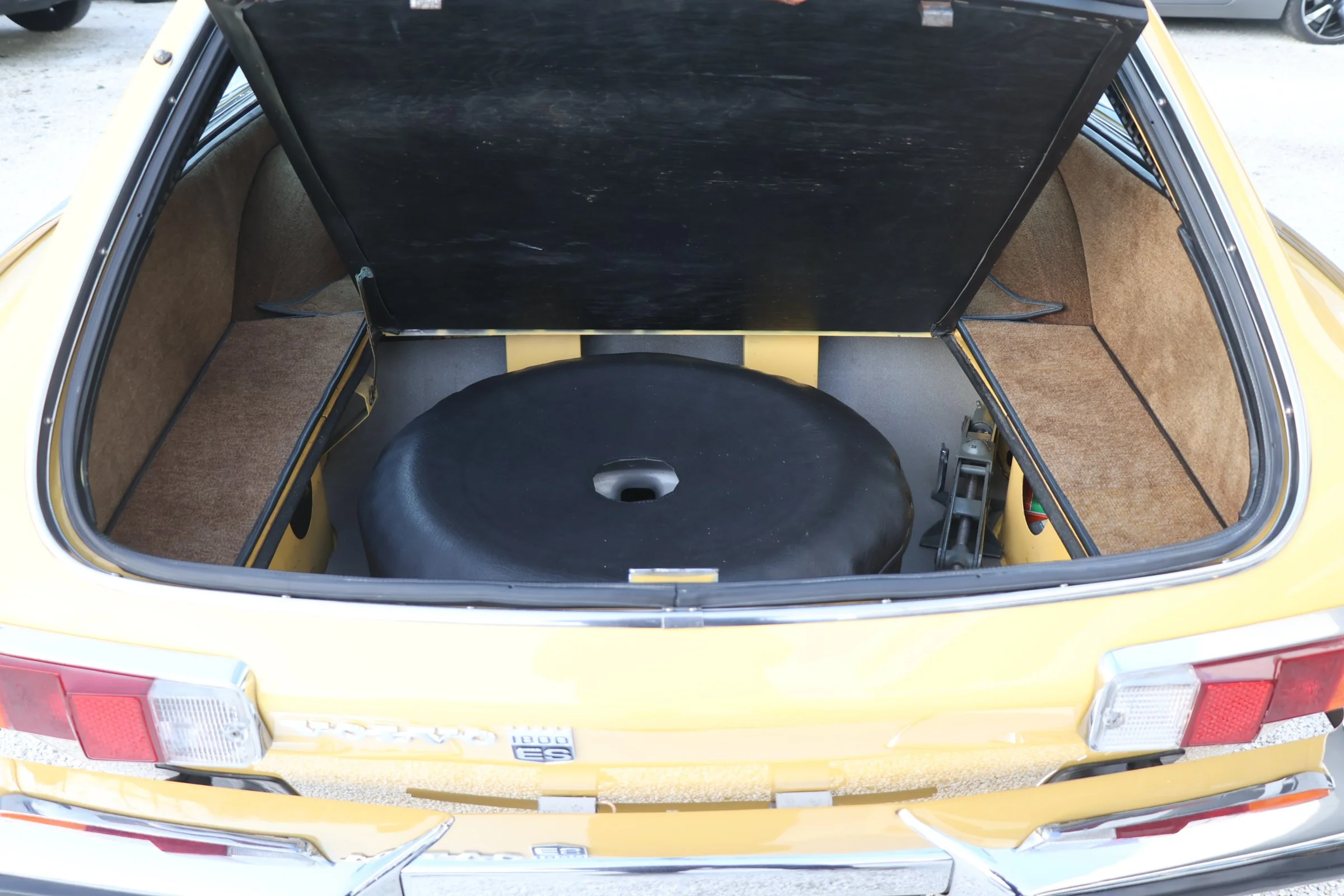 Volvo P1800 ES (86).JPG