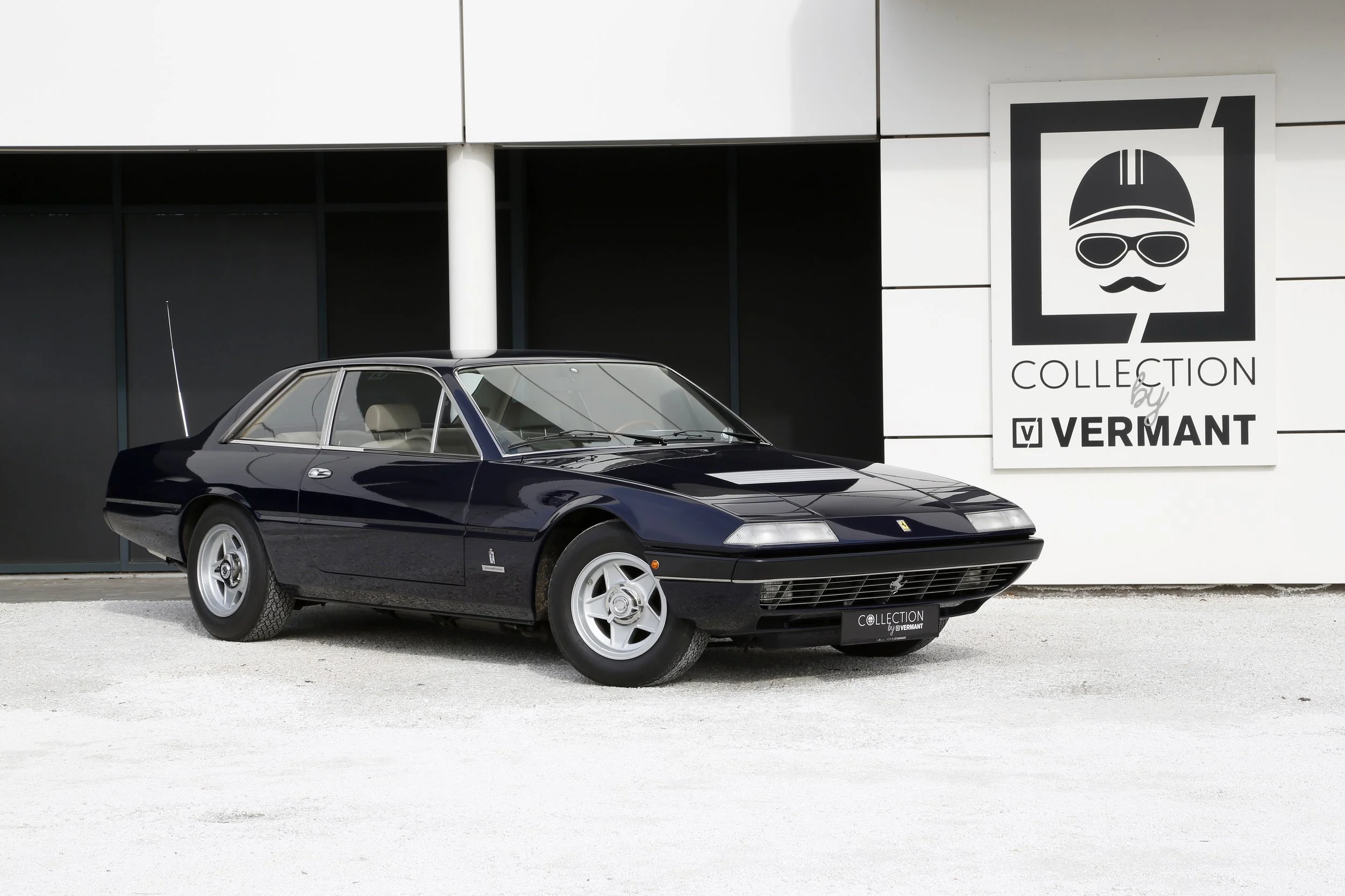 Ferrari 365 GT4 2+2 (1).JPG