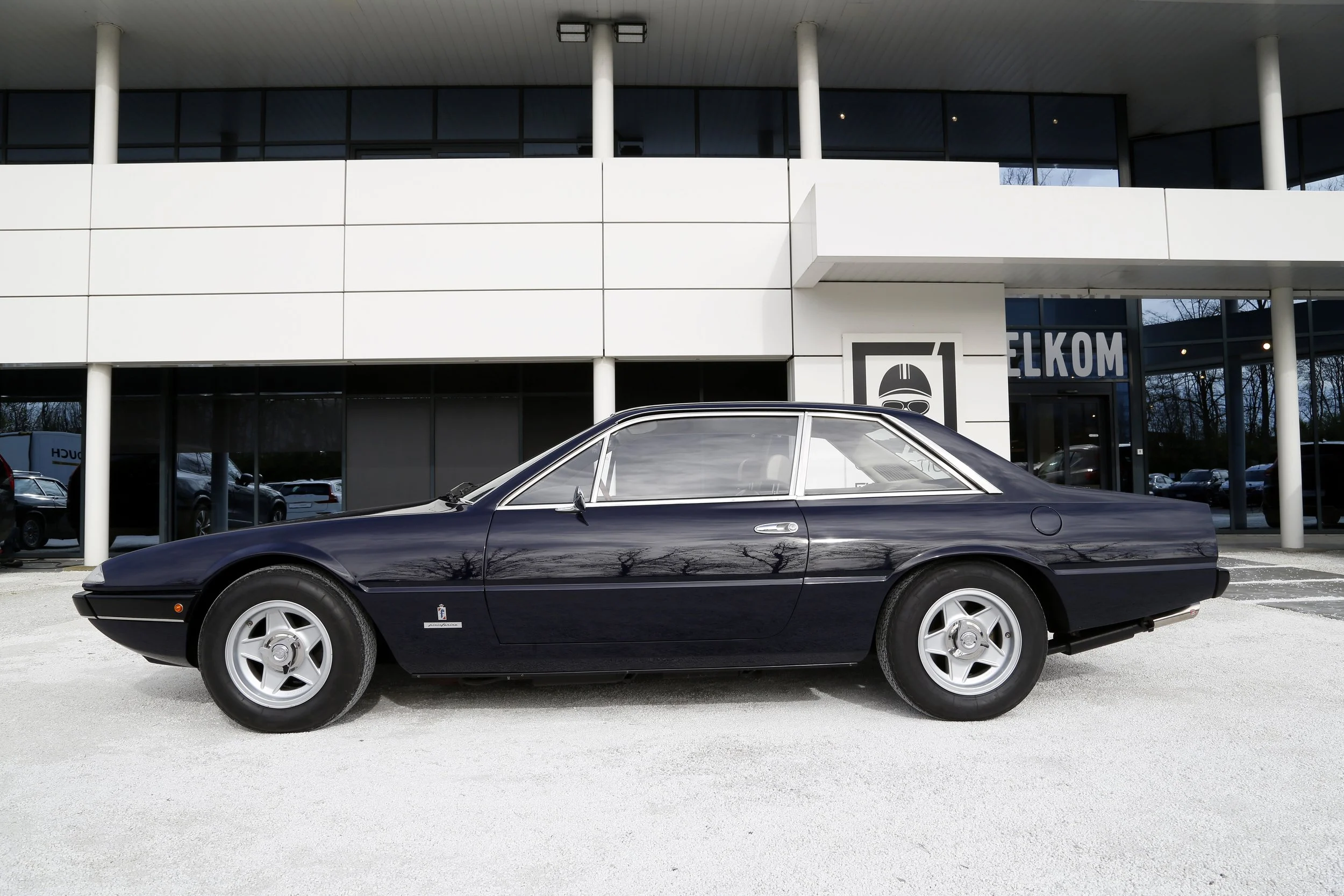 Ferrari 365 GT4 2+2 (5).JPG
