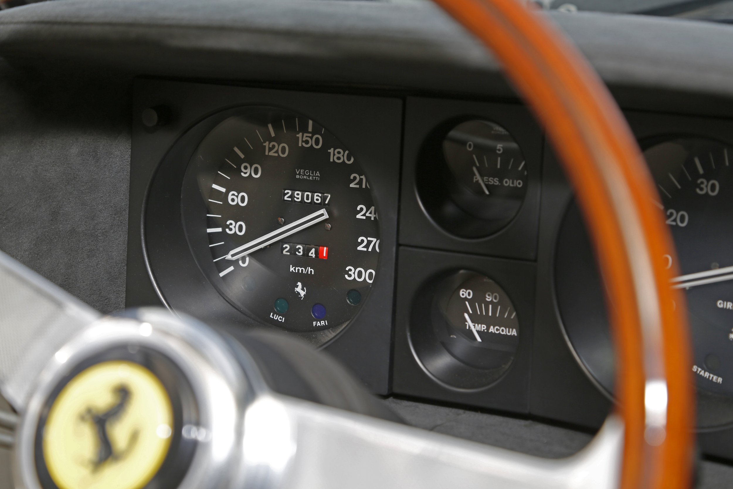 Ferrari 365 GT4 2+2 (36).JPG