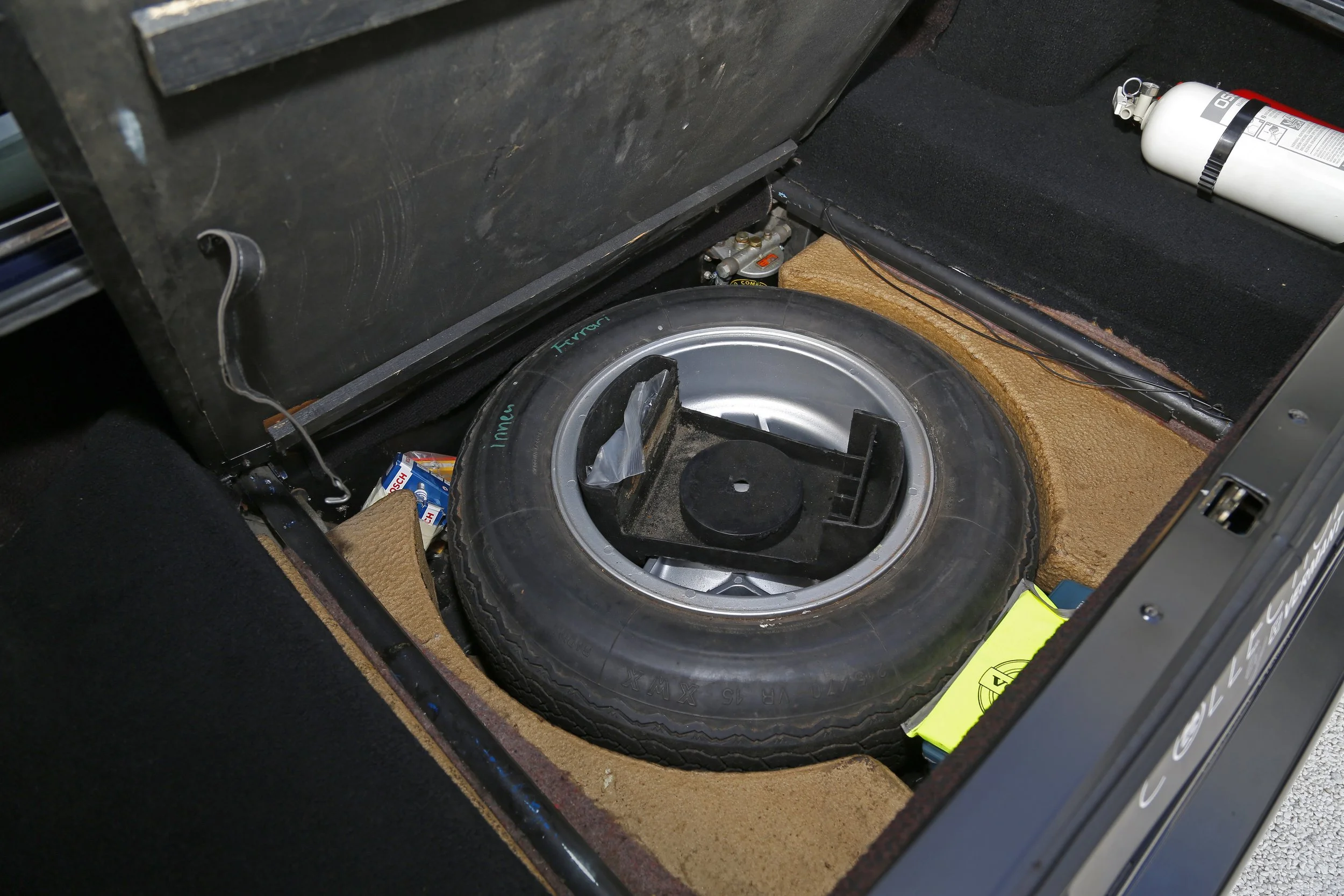 Ferrari 365 GT4 2+2 (42).JPG