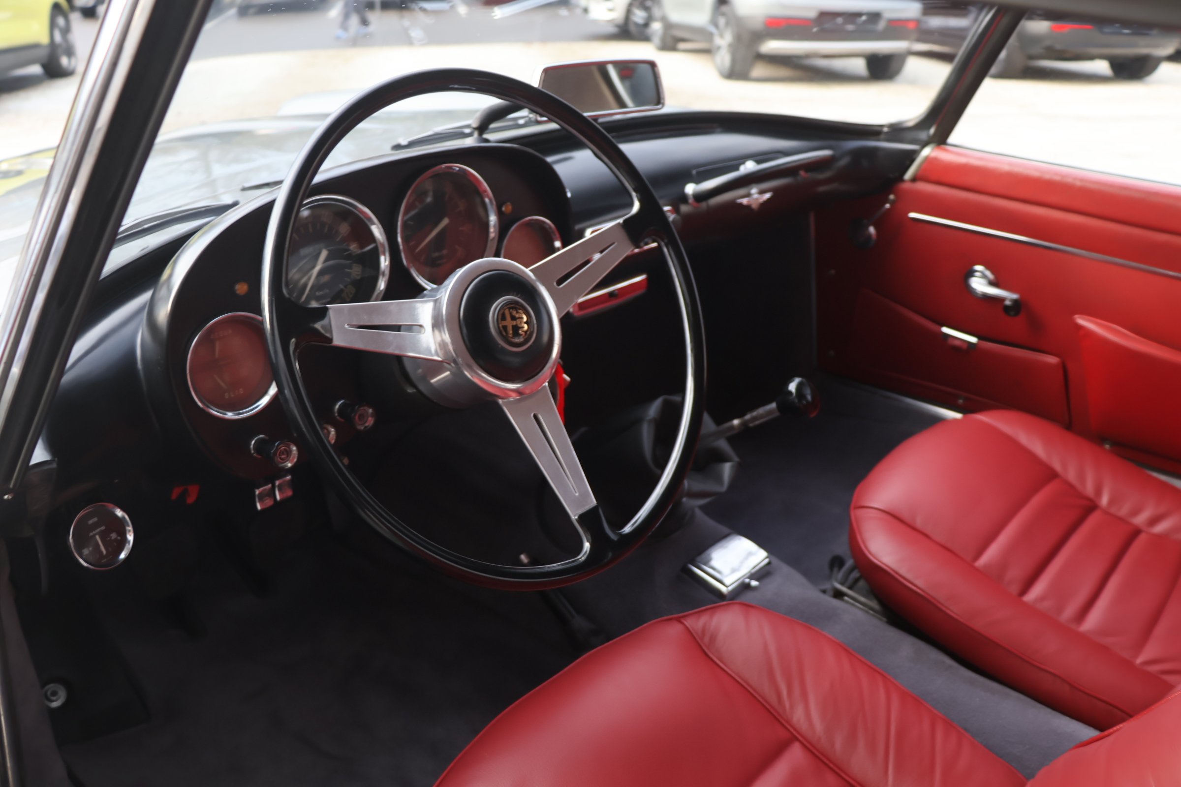 Alfa Romeo 2000 Spider (15).JPG