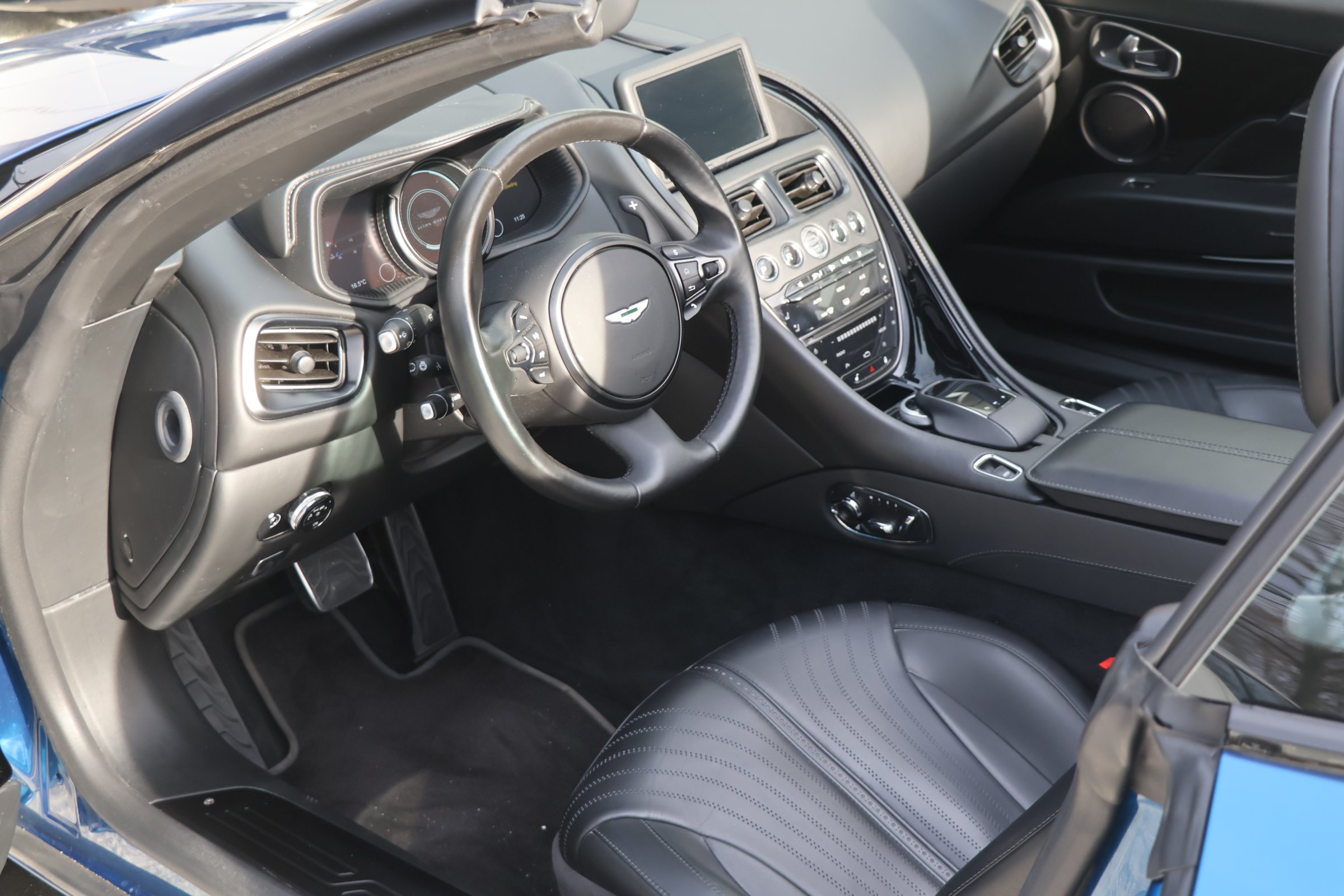 Aston Martin DB11 (16).JPG