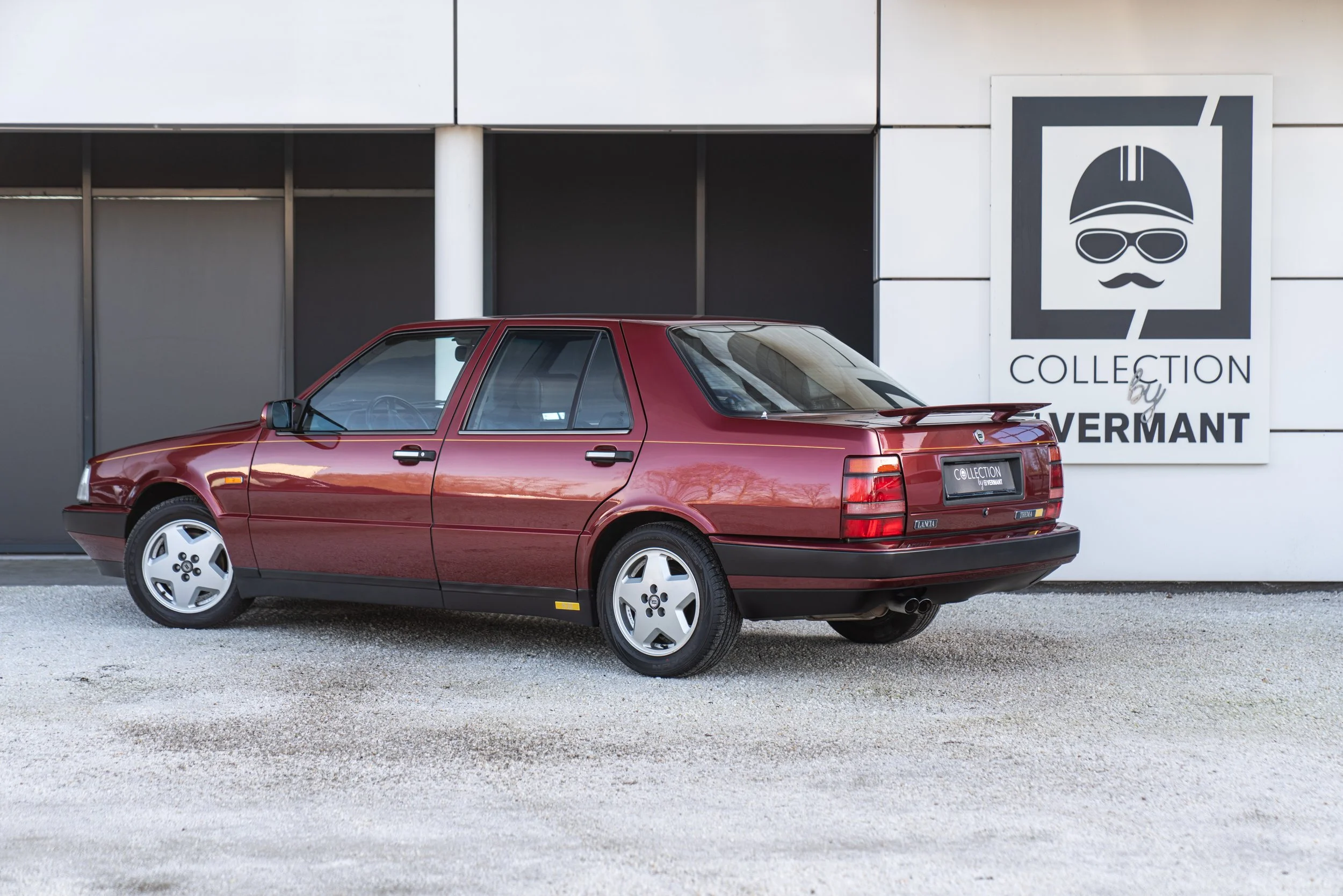 Lancia Thema 8.32 (4).jpg