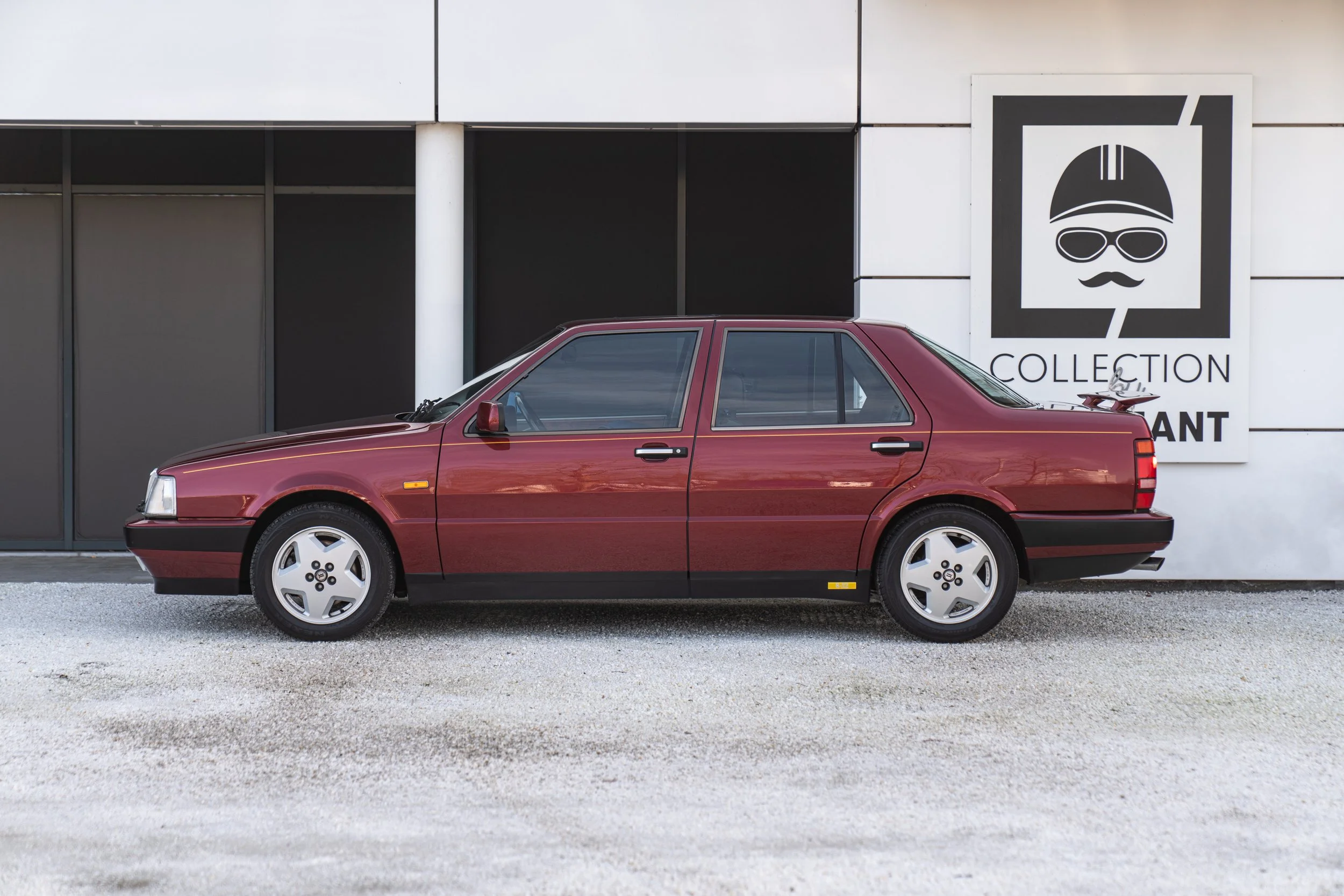 Lancia Thema 8.32 (3).jpg