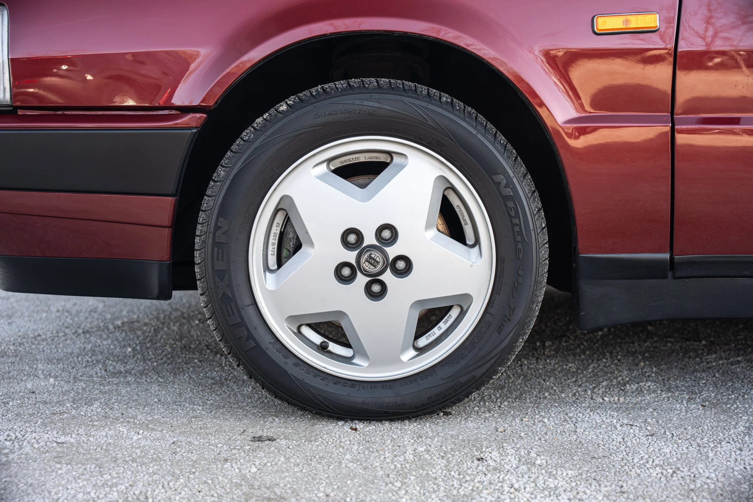 Lancia Thema 8.32 (10).jpg