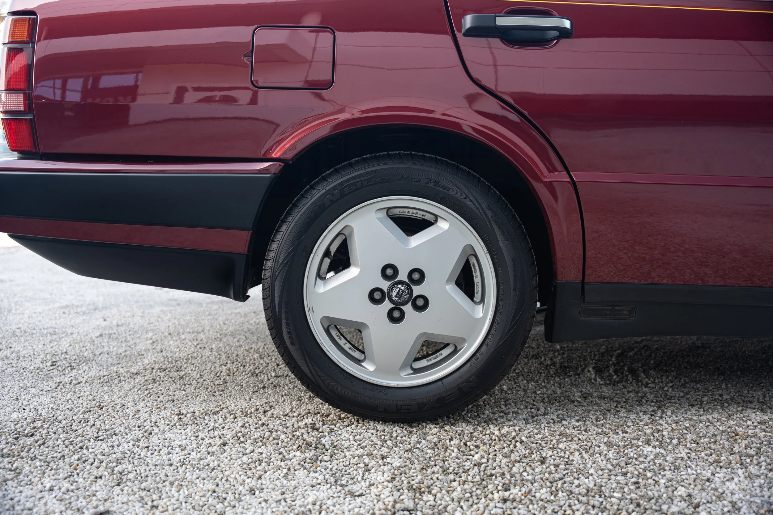 Lancia Thema 8.32 (14).jpg