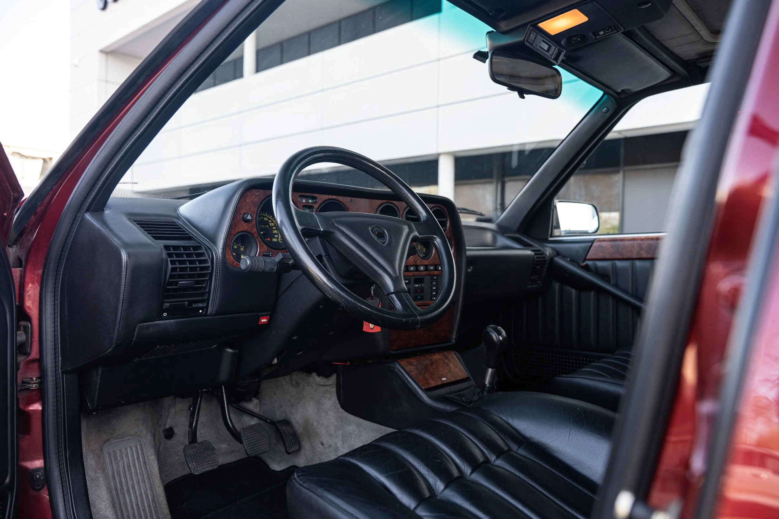 Lancia Thema 8.32 (21).jpg