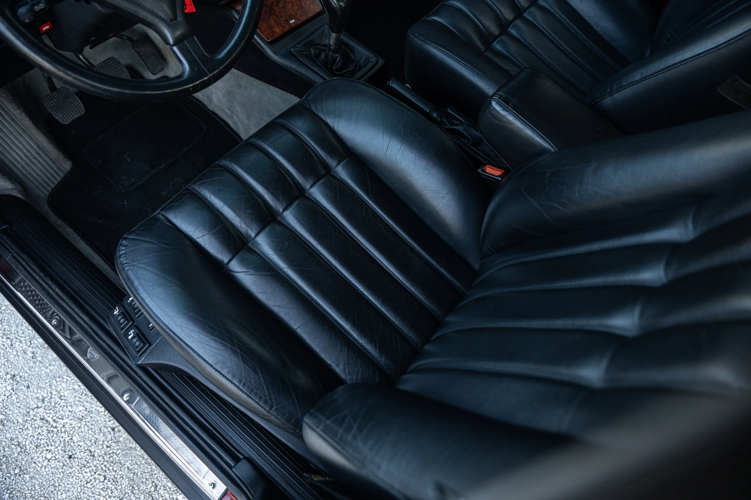 Lancia Thema 8.32 (23).jpg