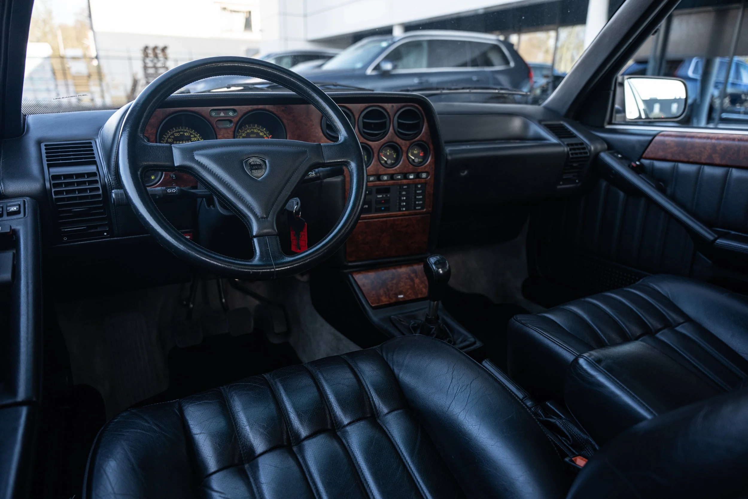 Lancia Thema 8.32 (31).jpg