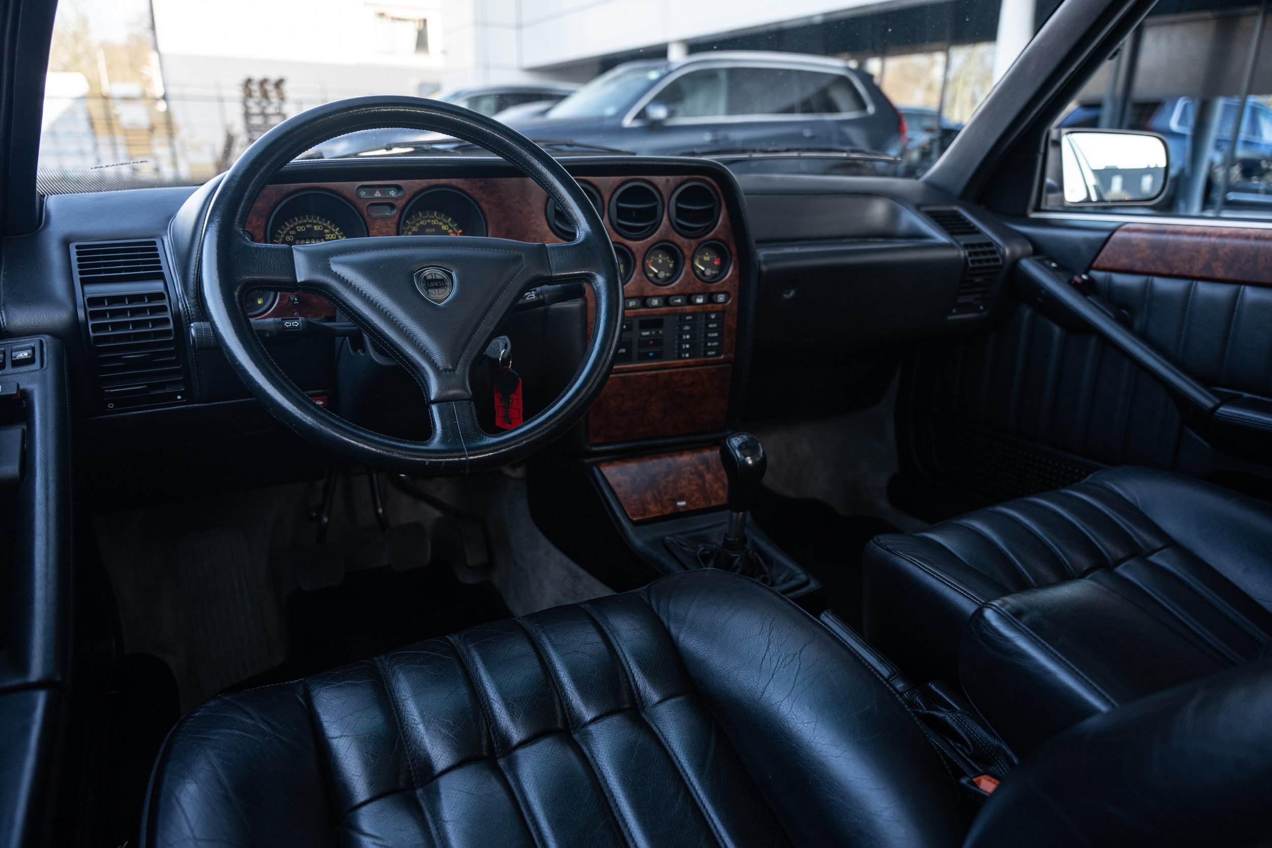 Lancia Thema 8.32 (31).jpg