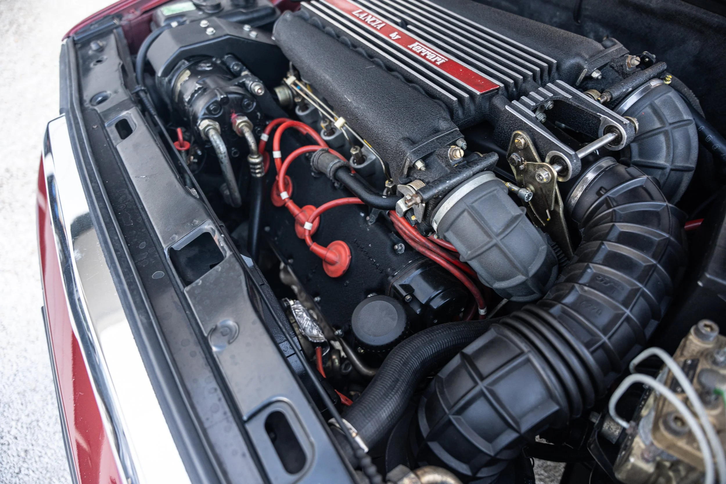 Lancia Thema 8.32 (41).jpg