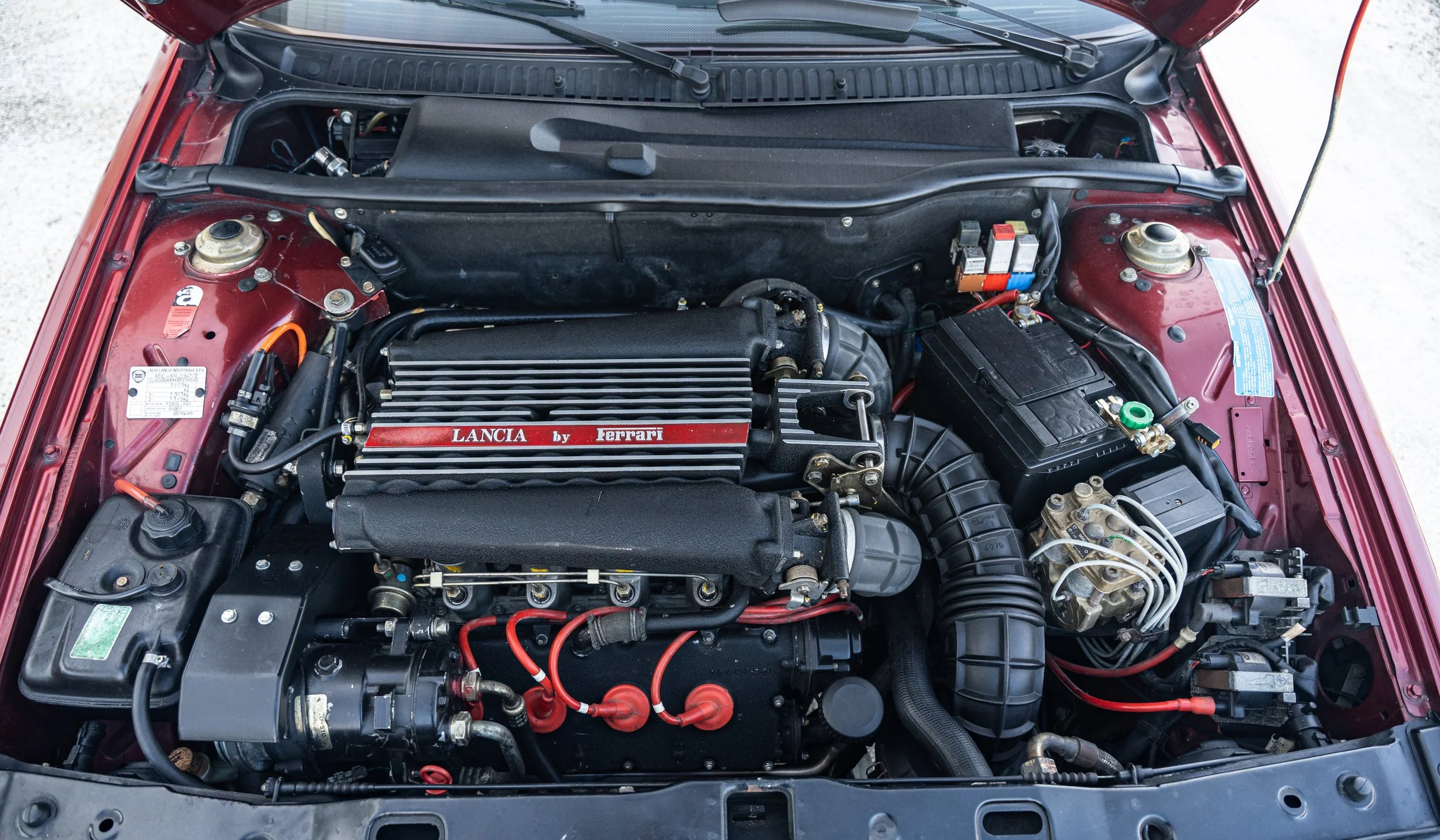 Lancia Thema 8.32 (38).jpg