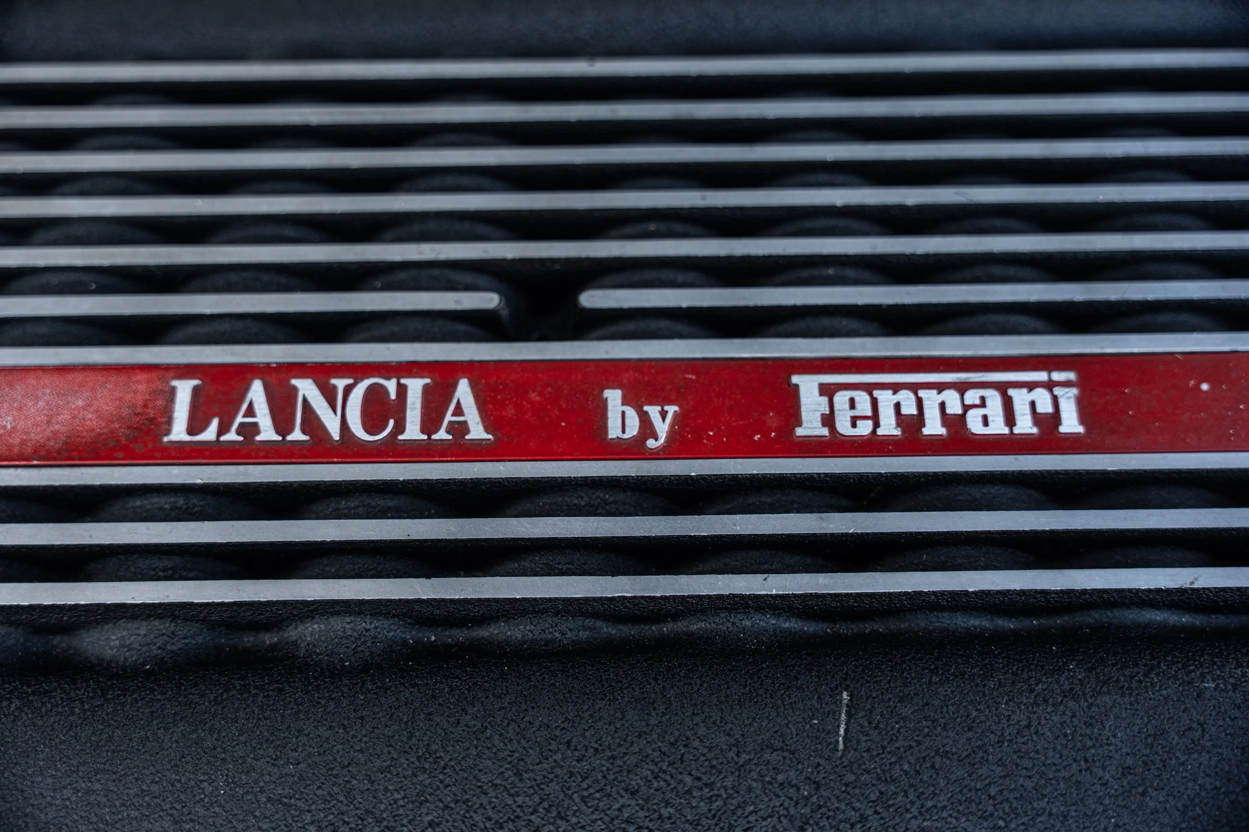 Lancia Thema 8.32 (39).jpg