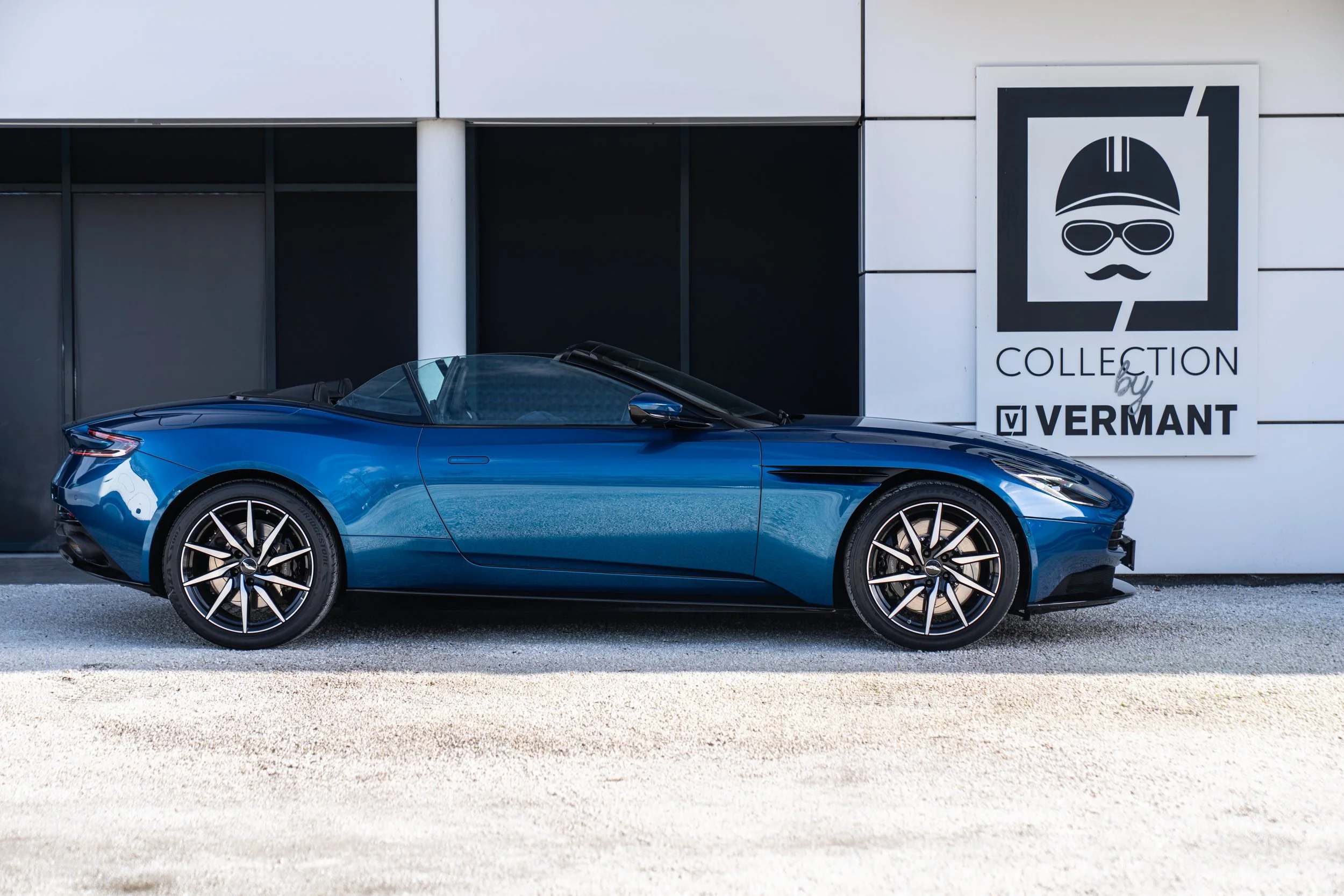 Aston Martin DB11 Volante (2).jpg