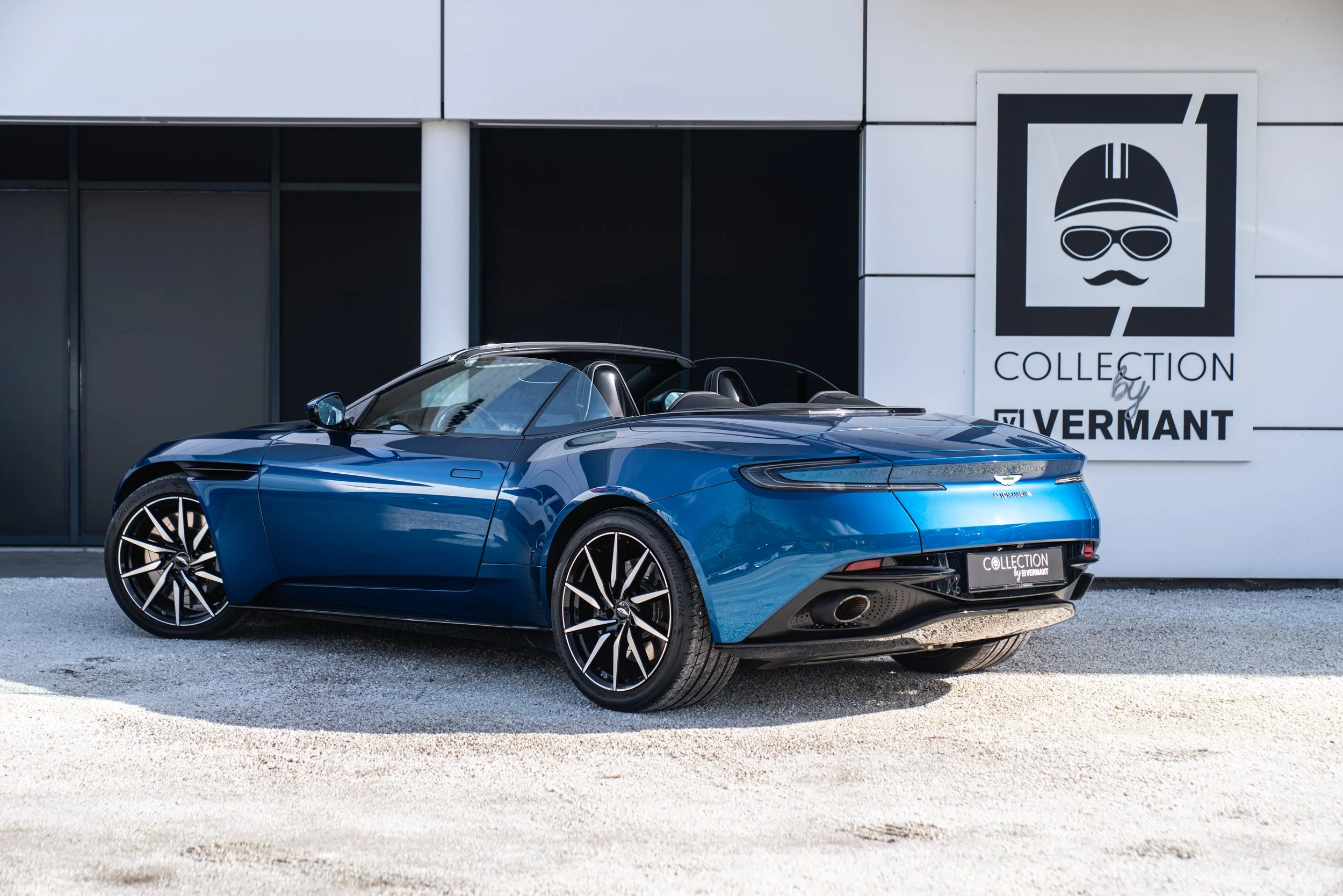 Aston Martin DB11 Volante (3).jpg