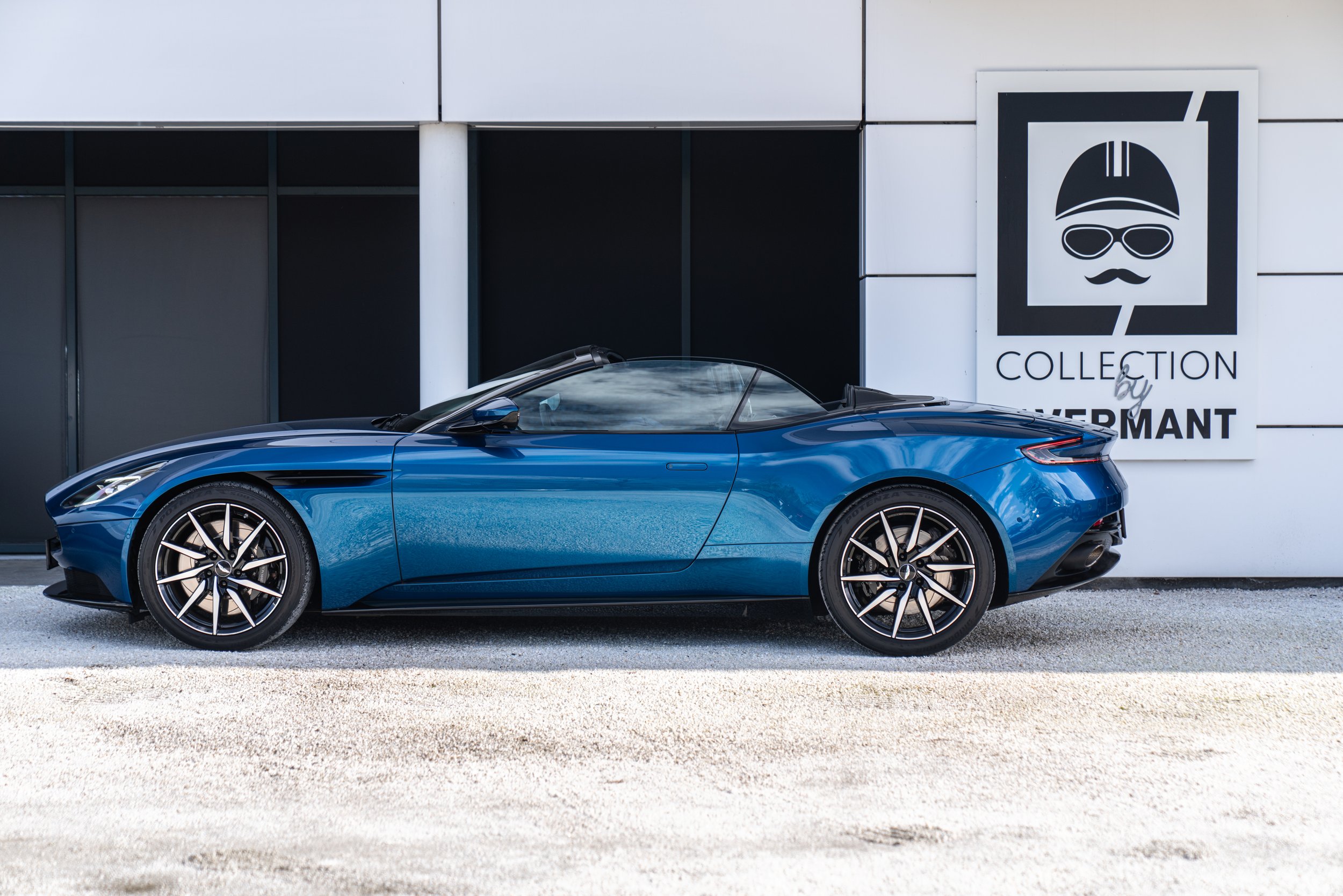 Aston Martin DB11 Volante (4).jpg