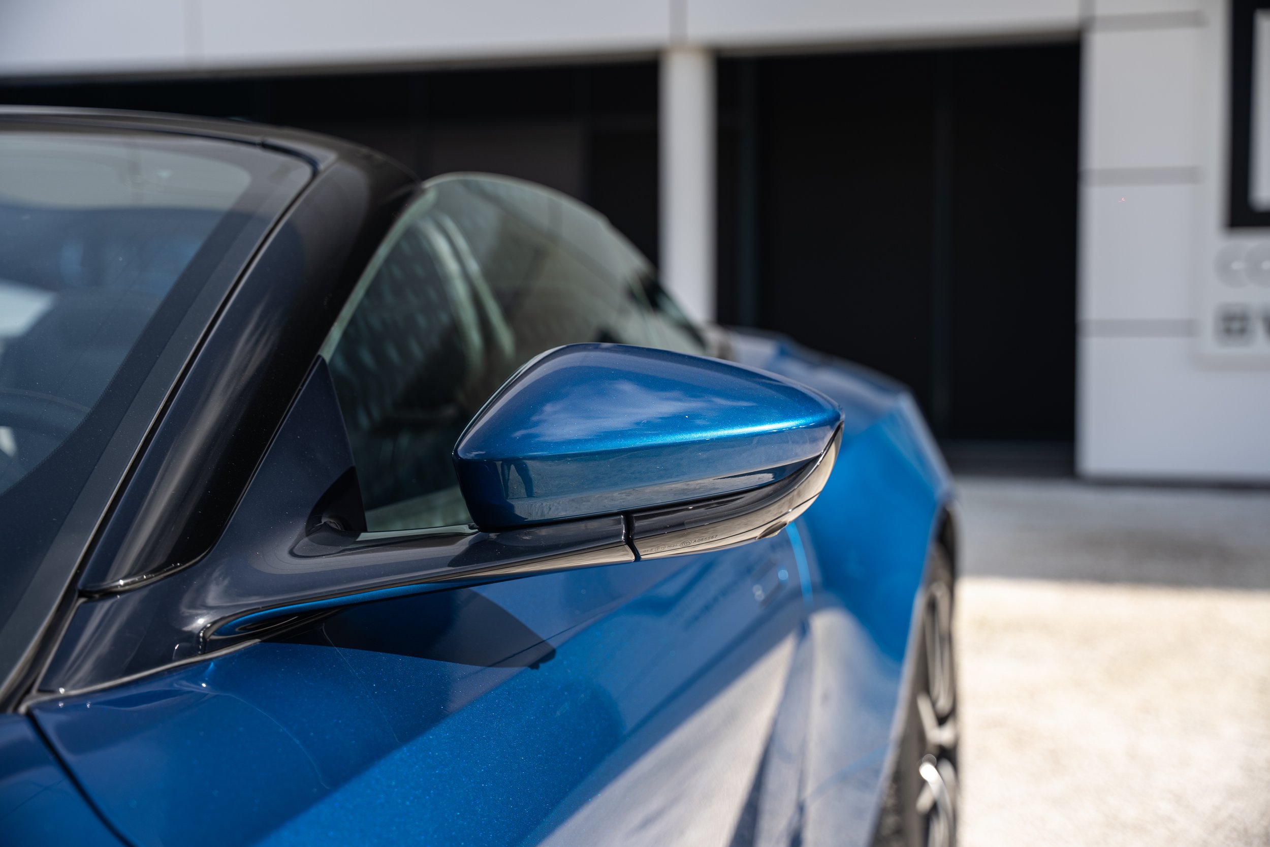 Aston Martin DB11 Volante (9).jpg