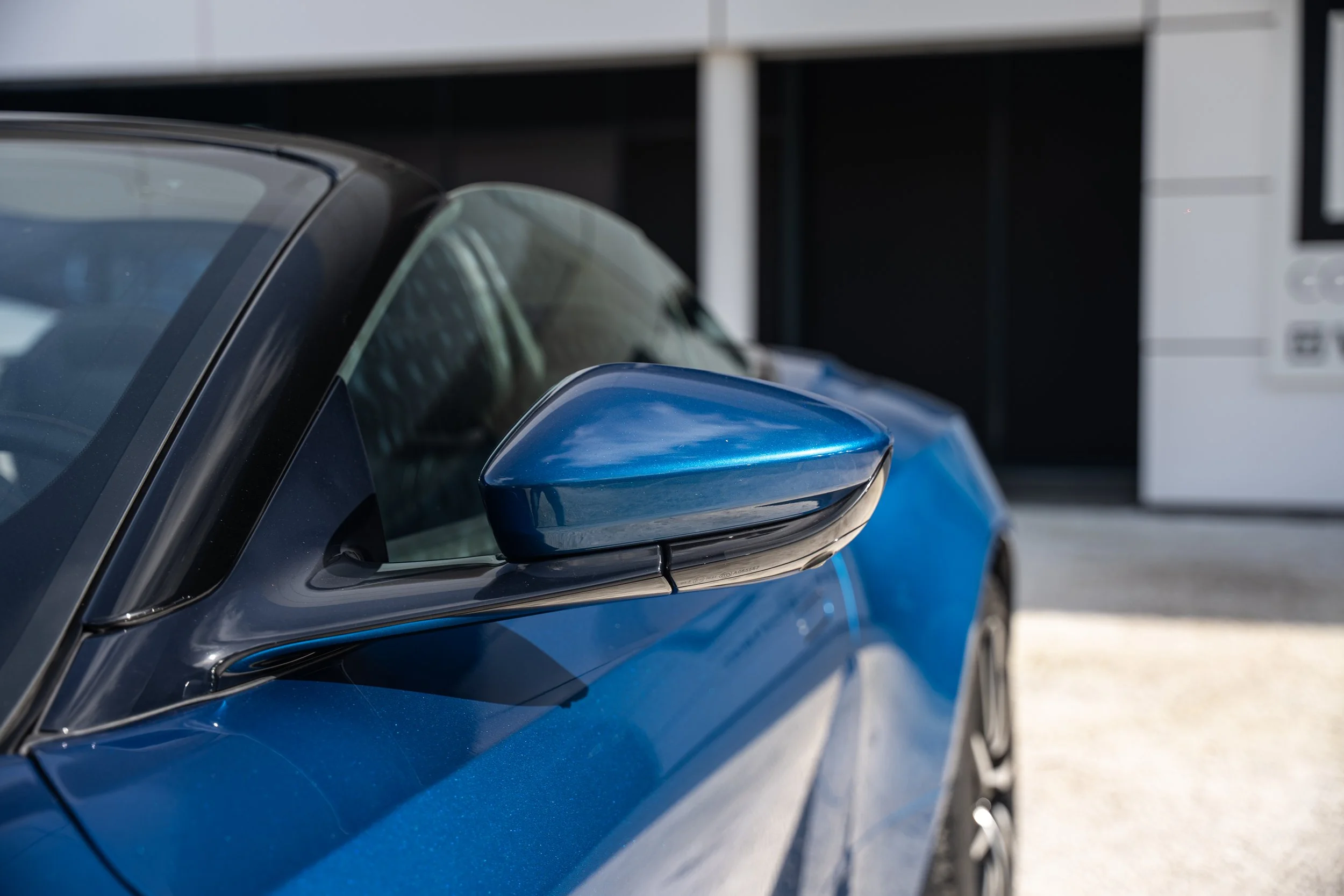 Aston Martin DB11 Volante (9).jpg