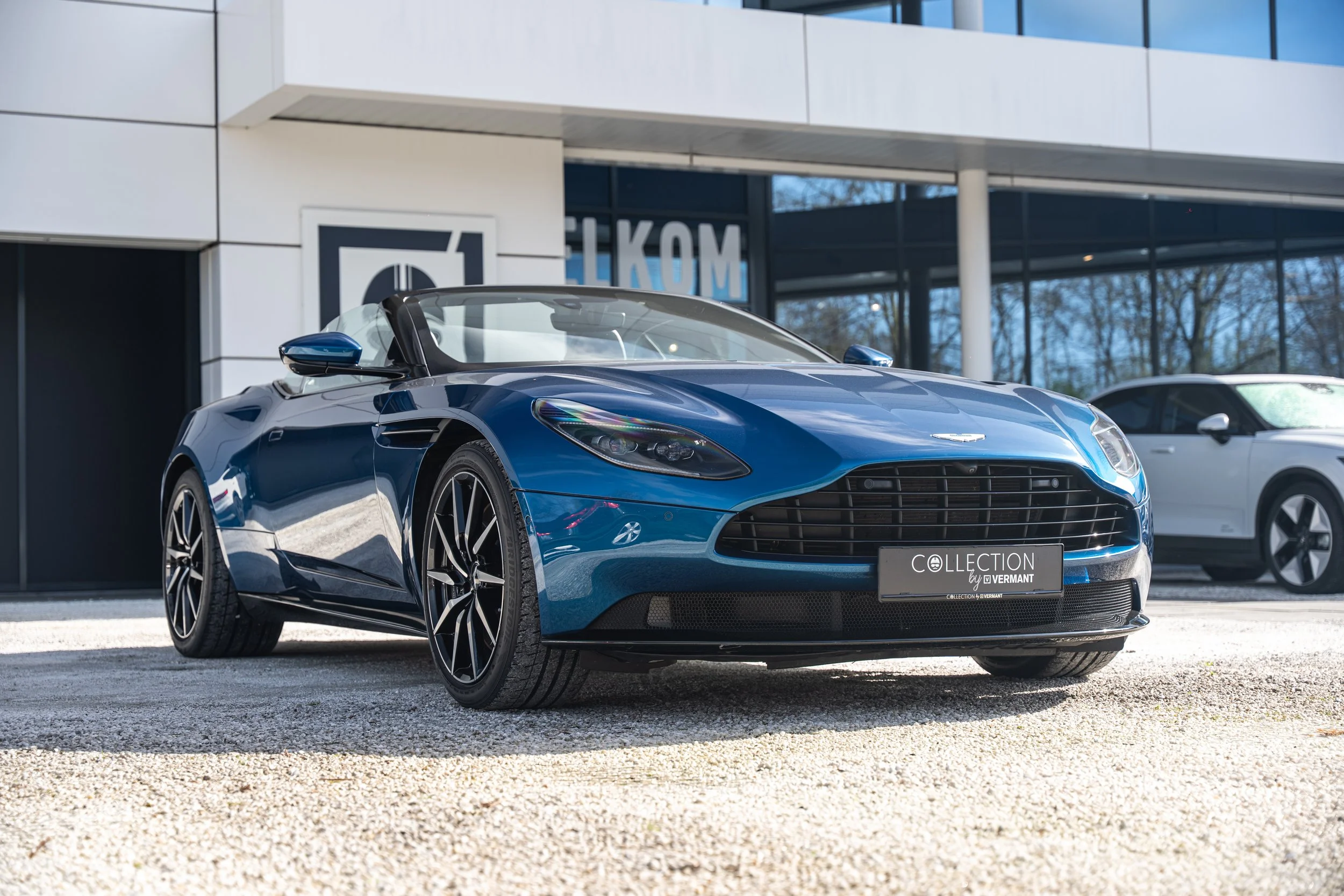 Aston Martin DB11 Volante (10).jpg