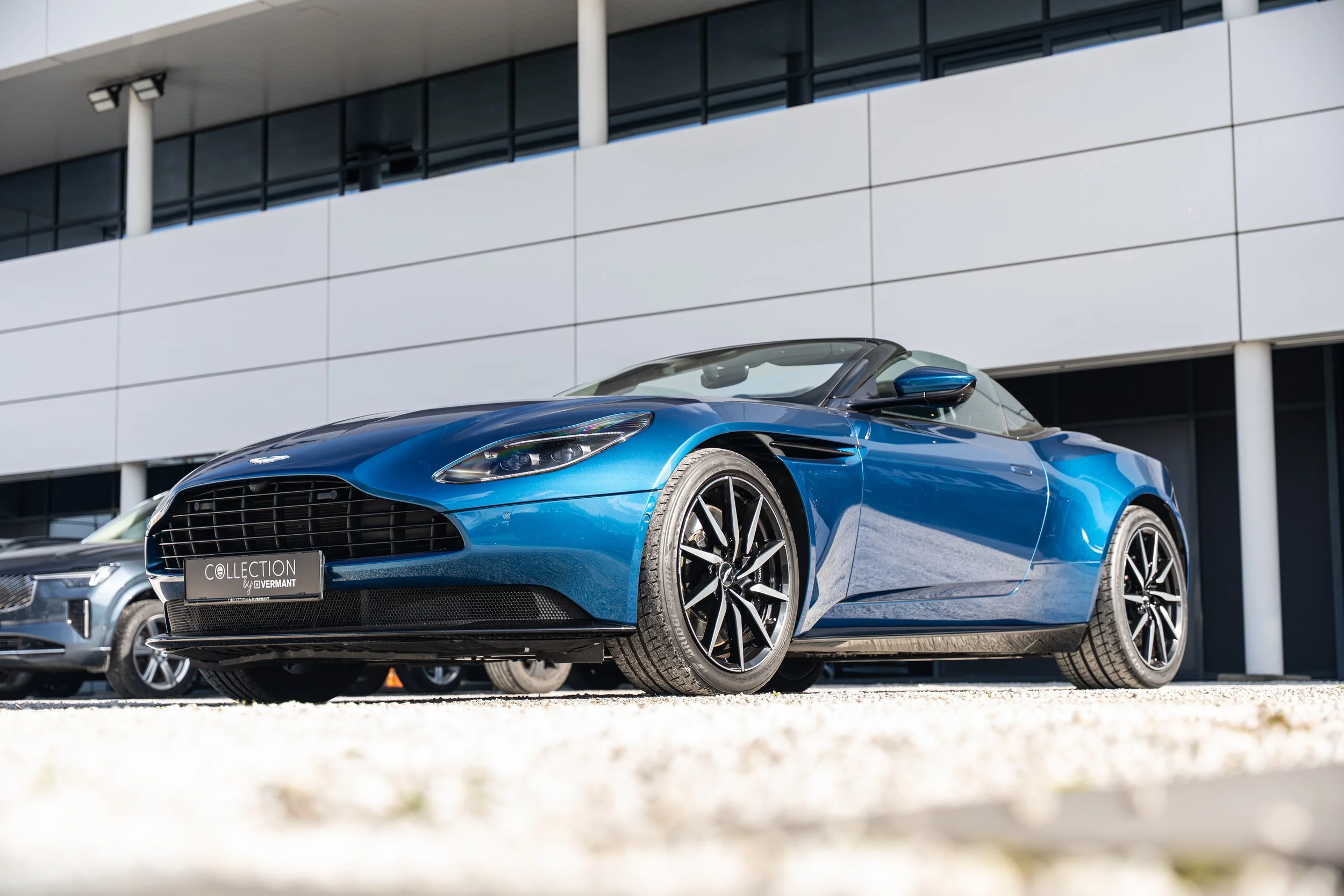 Aston Martin DB11 Volante (11).jpg