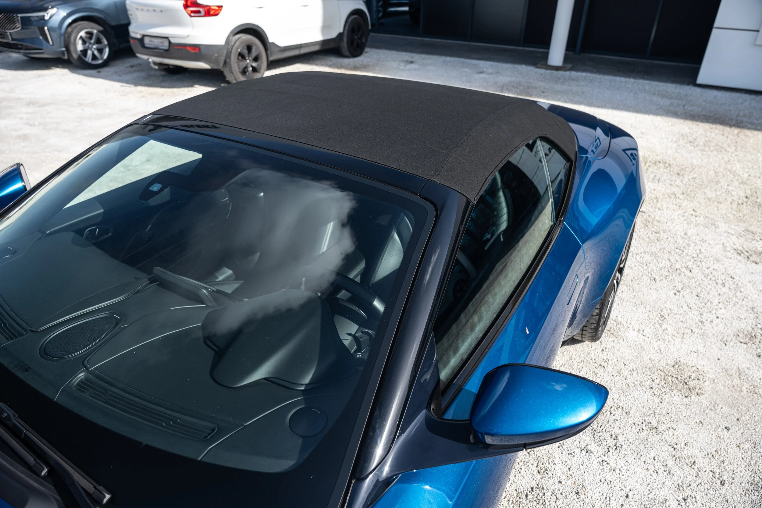 Aston Martin DB11 Volante (17).jpg