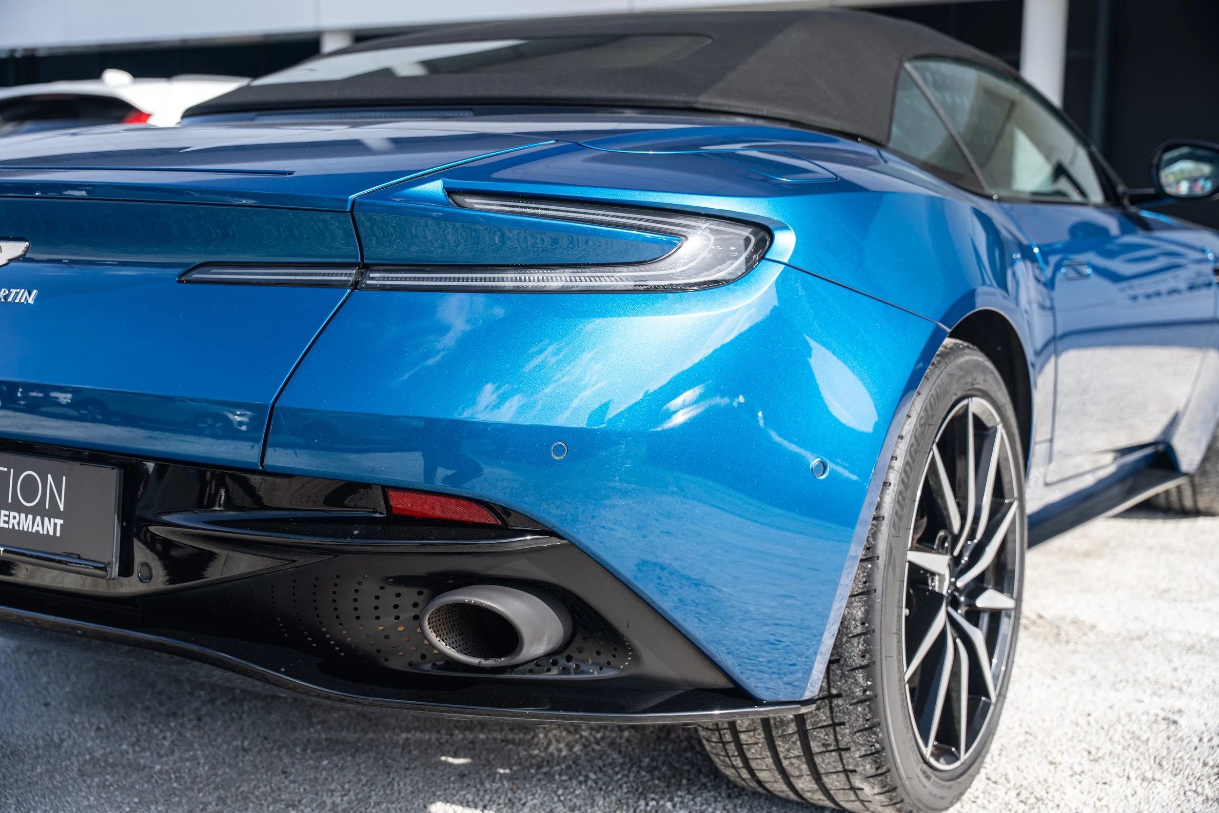 Aston Martin DB11 Volante (22).jpg