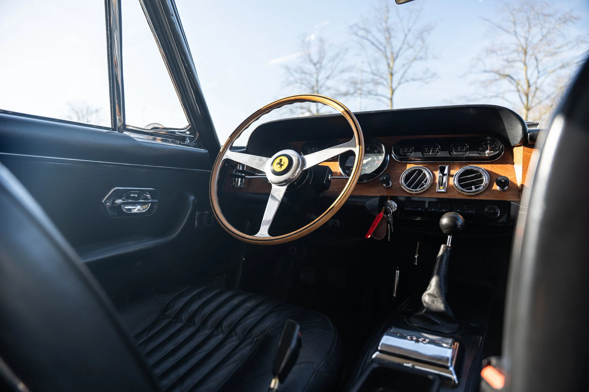 Ferrari 330 (15).jpg