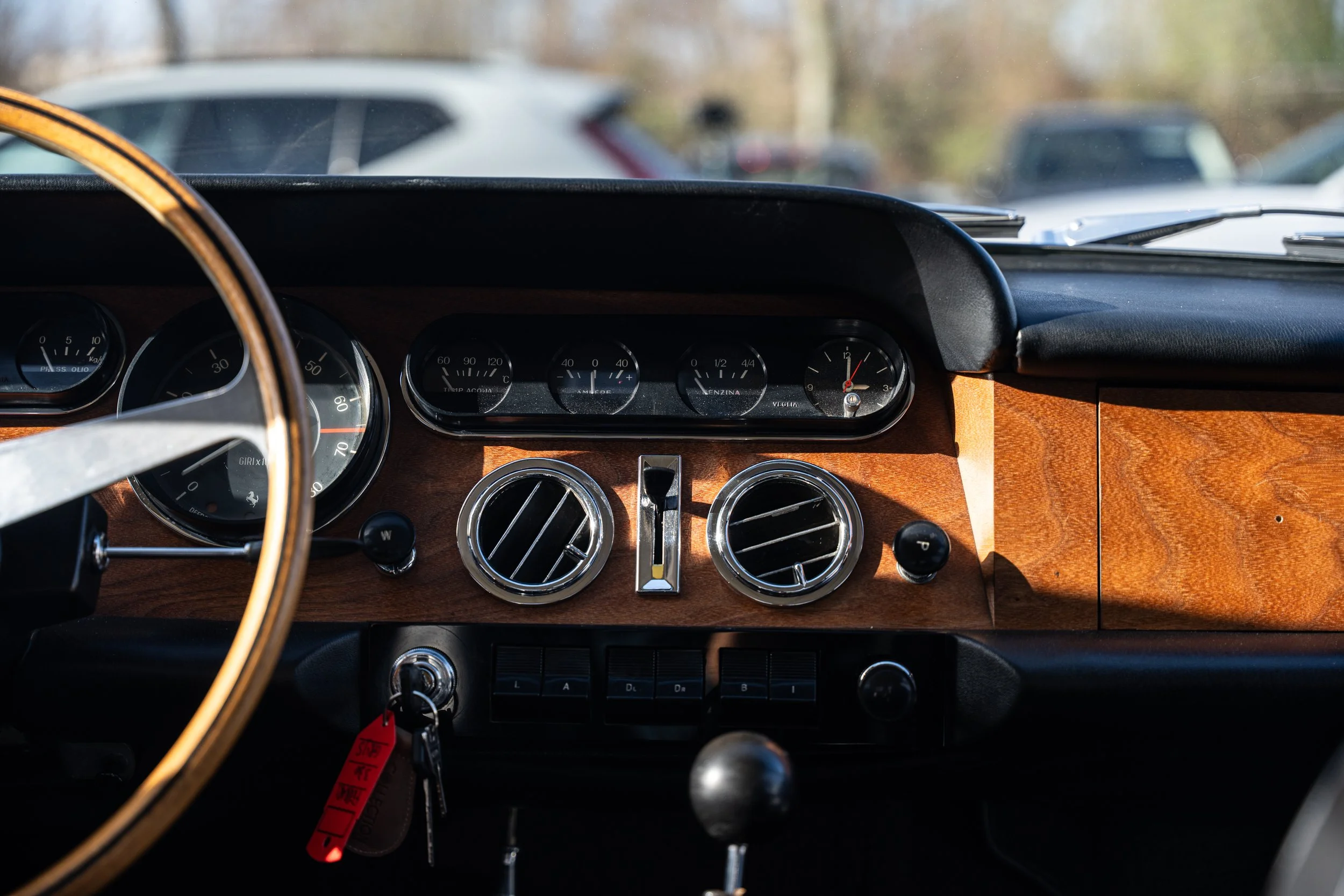 Ferrari 330 (16).jpg