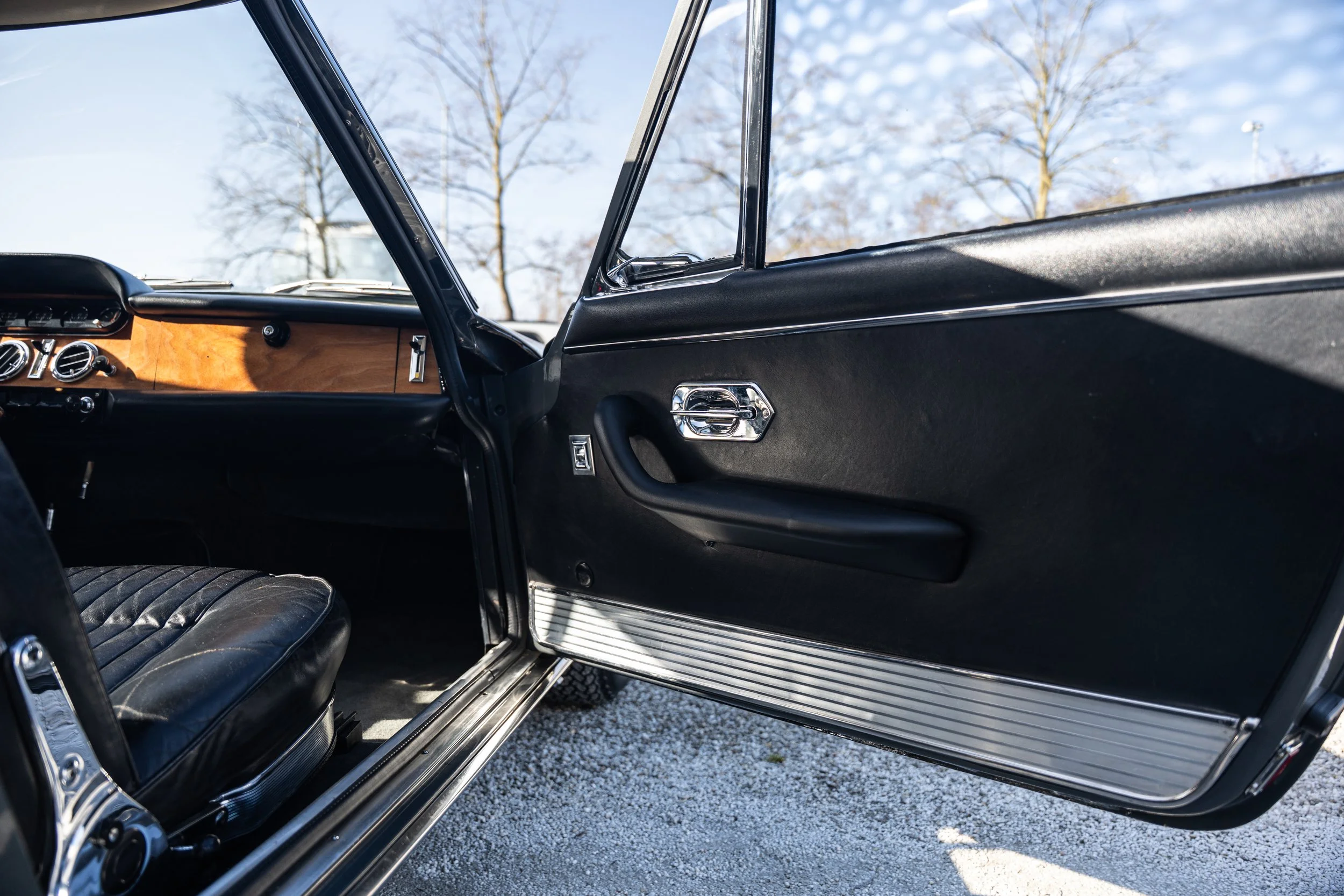 Ferrari 330 (17).jpg