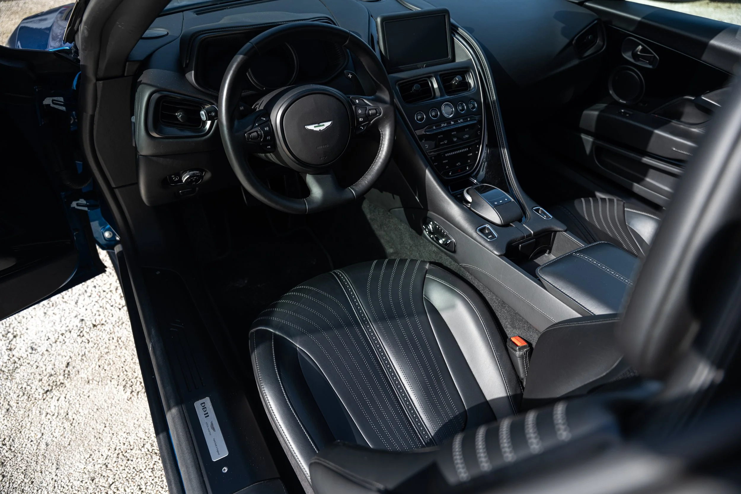 Aston Martin DB11 Volante (28).jpg