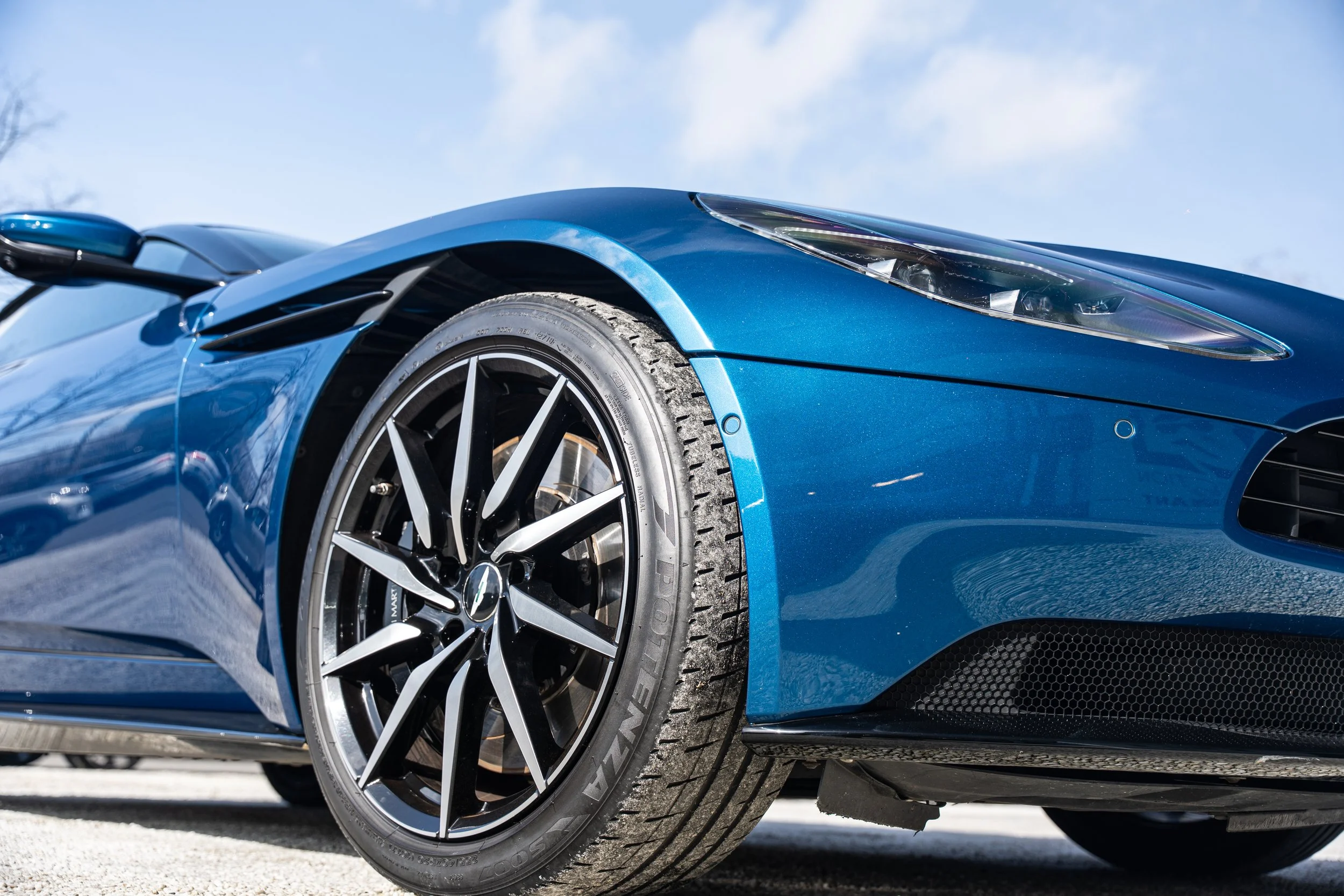 Aston Martin DB11 Volante (26).jpg