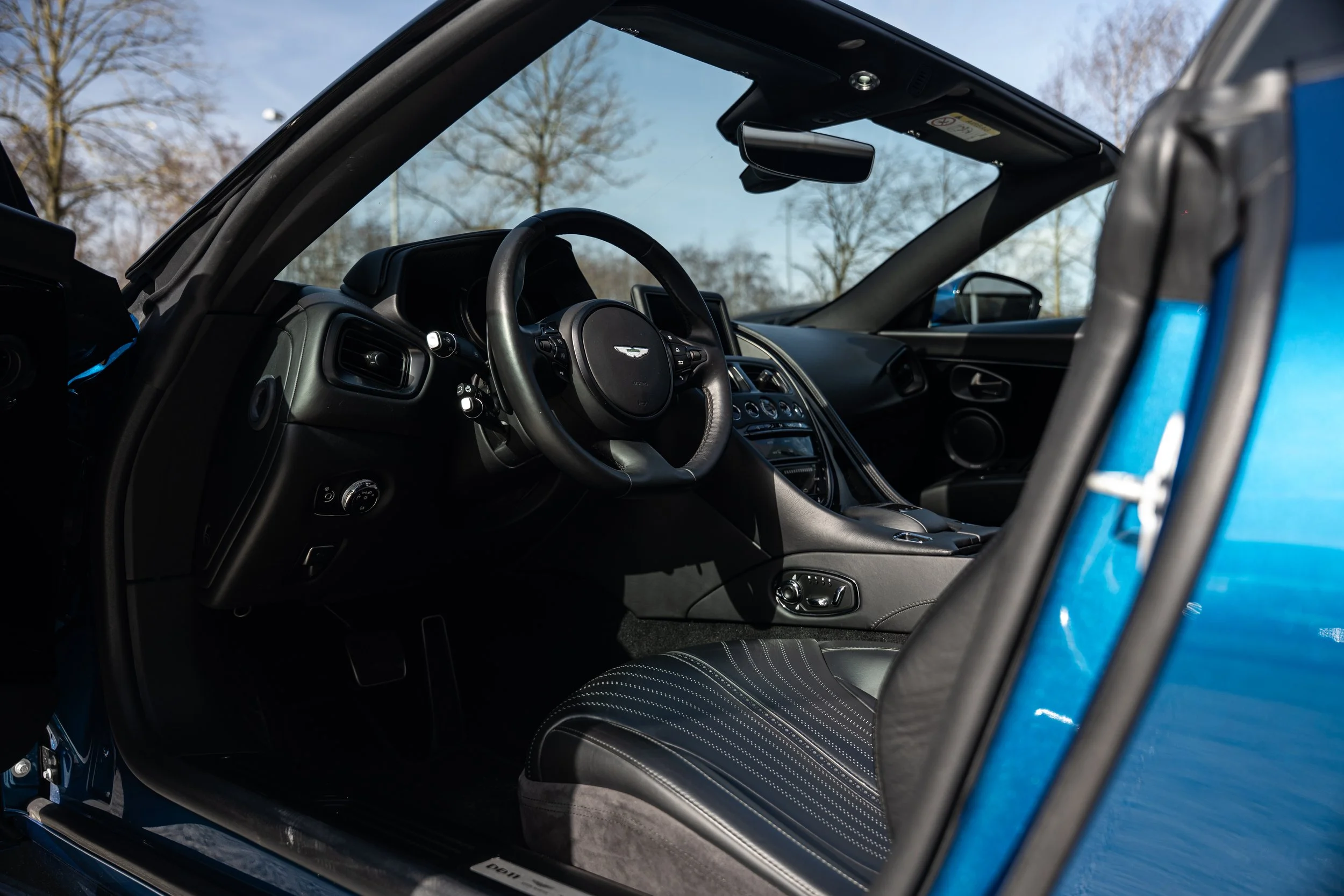 Aston Martin DB11 Volante (27).jpg