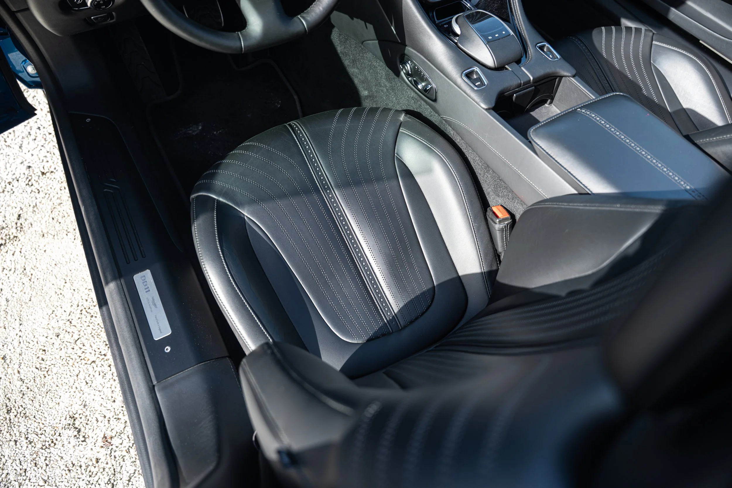 Aston Martin DB11 Volante (32).jpg