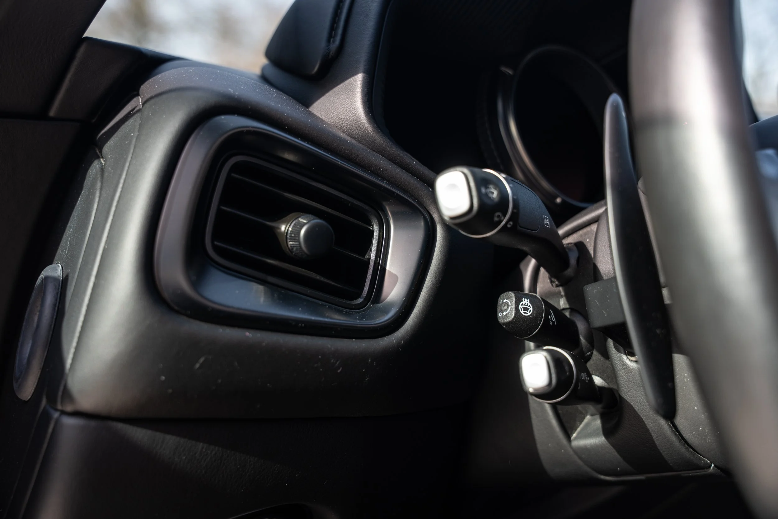 Aston Martin DB11 Volante (34).jpg