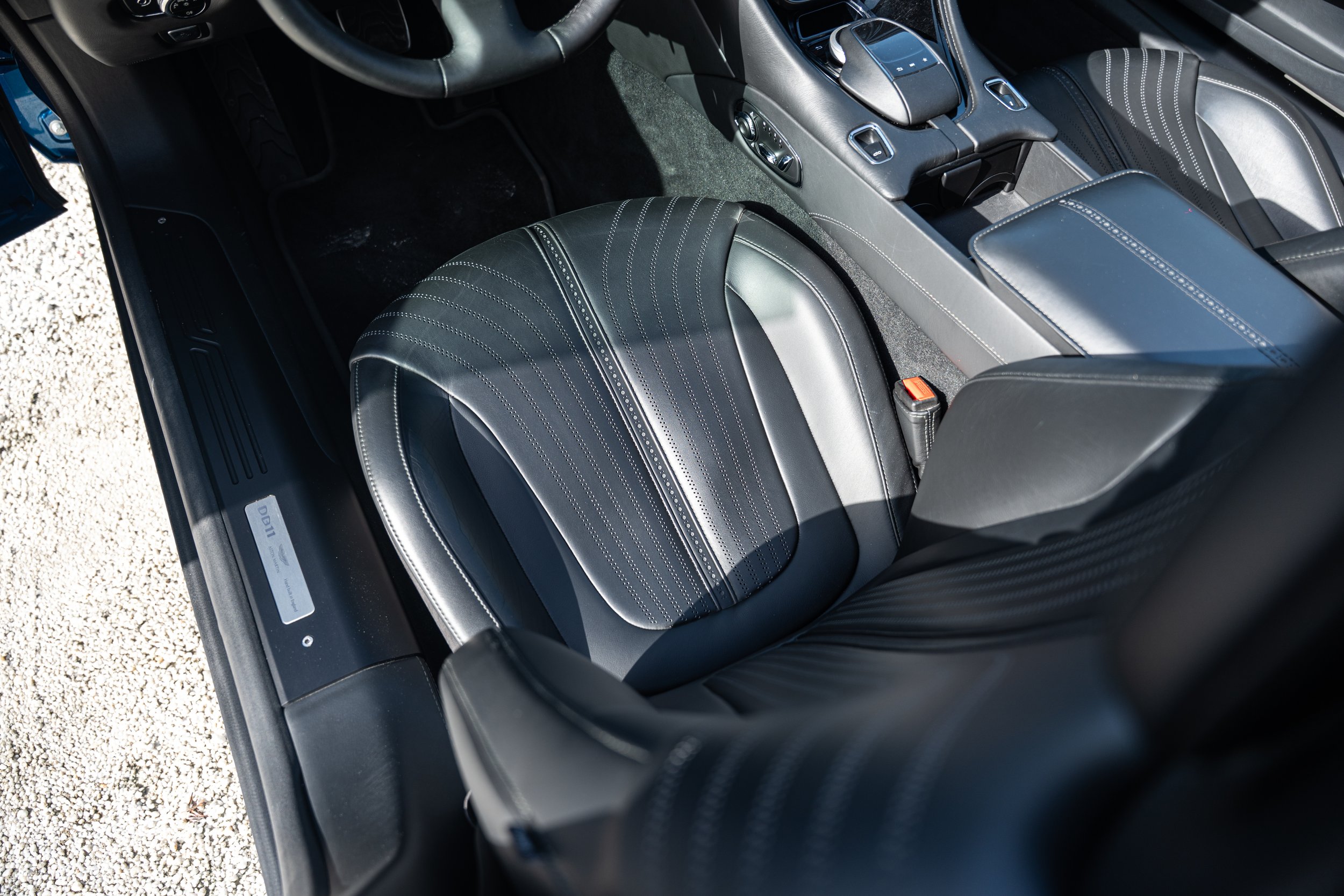 Aston Martin DB11 Volante (32).jpg