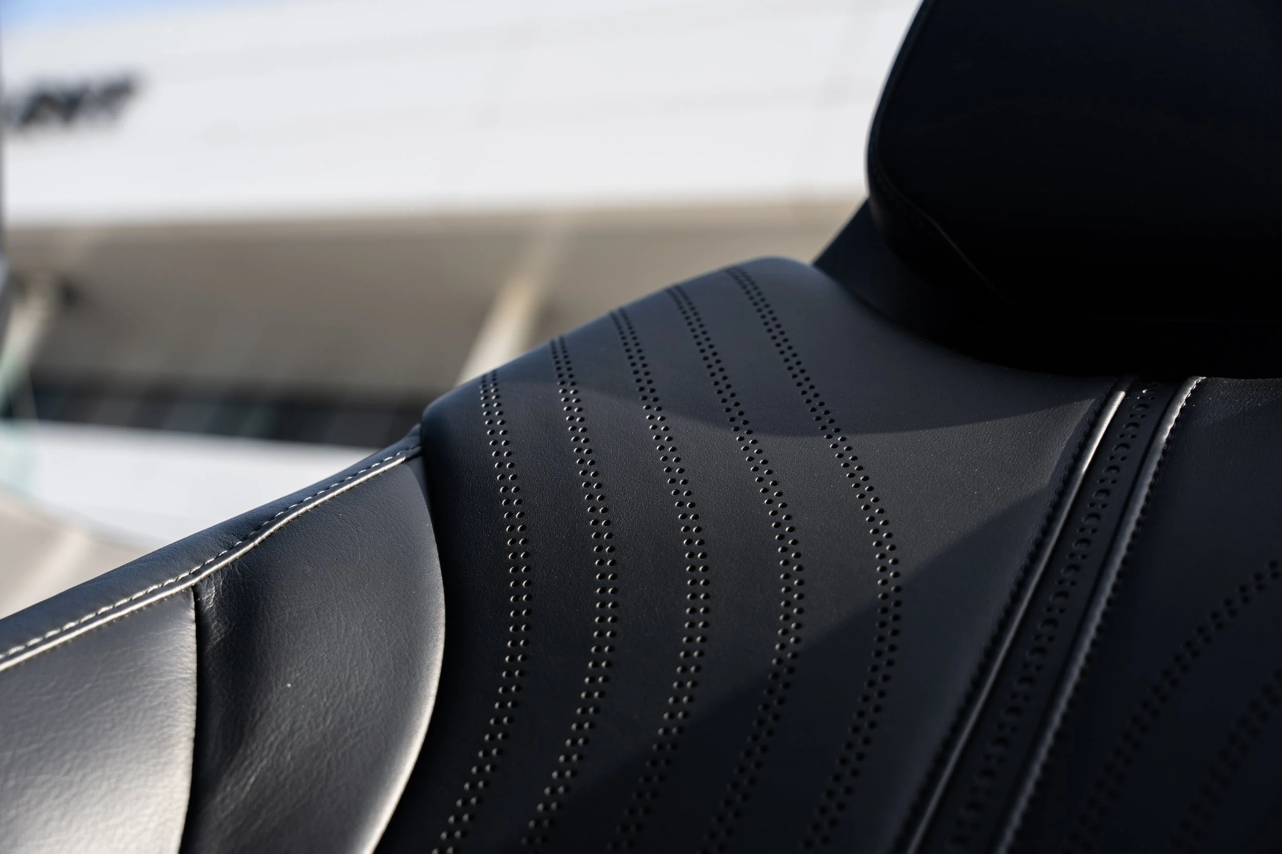 Aston Martin DB11 Volante (36).jpg